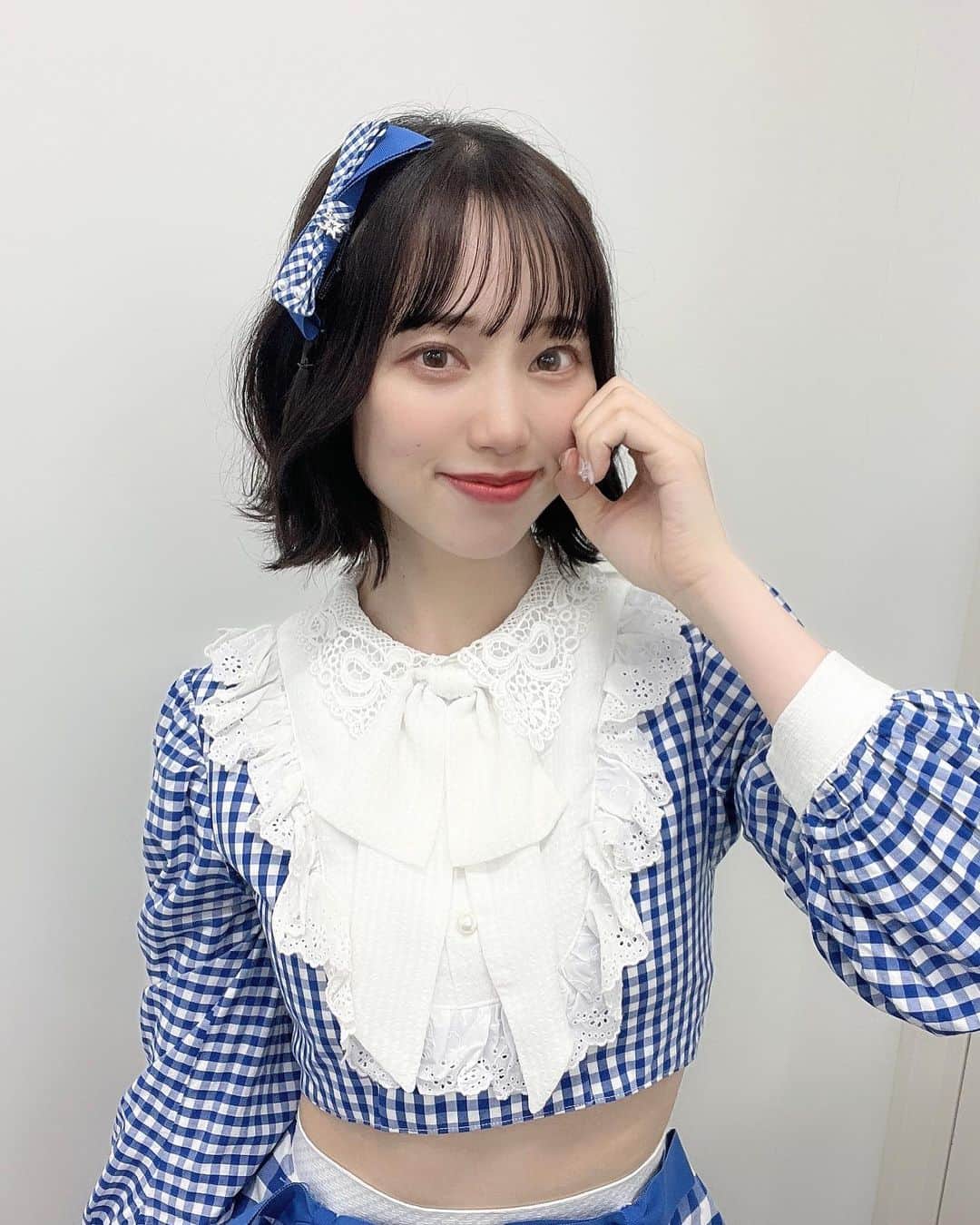 のインスタグラム：「ふりふり☁️  マイディアでは着られないような、ガーリーなしろもんちゃん衣装を着ました♡私服にしたいぐらい可愛い(՞˶･֊･˶՞)  #selca #selfie #셀카 #셀카그램 #today #ootd #dailylook #instagood #instalike #instafashion #followme #outfit #今日のコーデ#インスタ映え #アイドル #idol #japaneseidol #japanesegirl #マイディア #是枝優美 #ヘアアレンジ #自撮り女子 #推してください  #アイドル衣装」