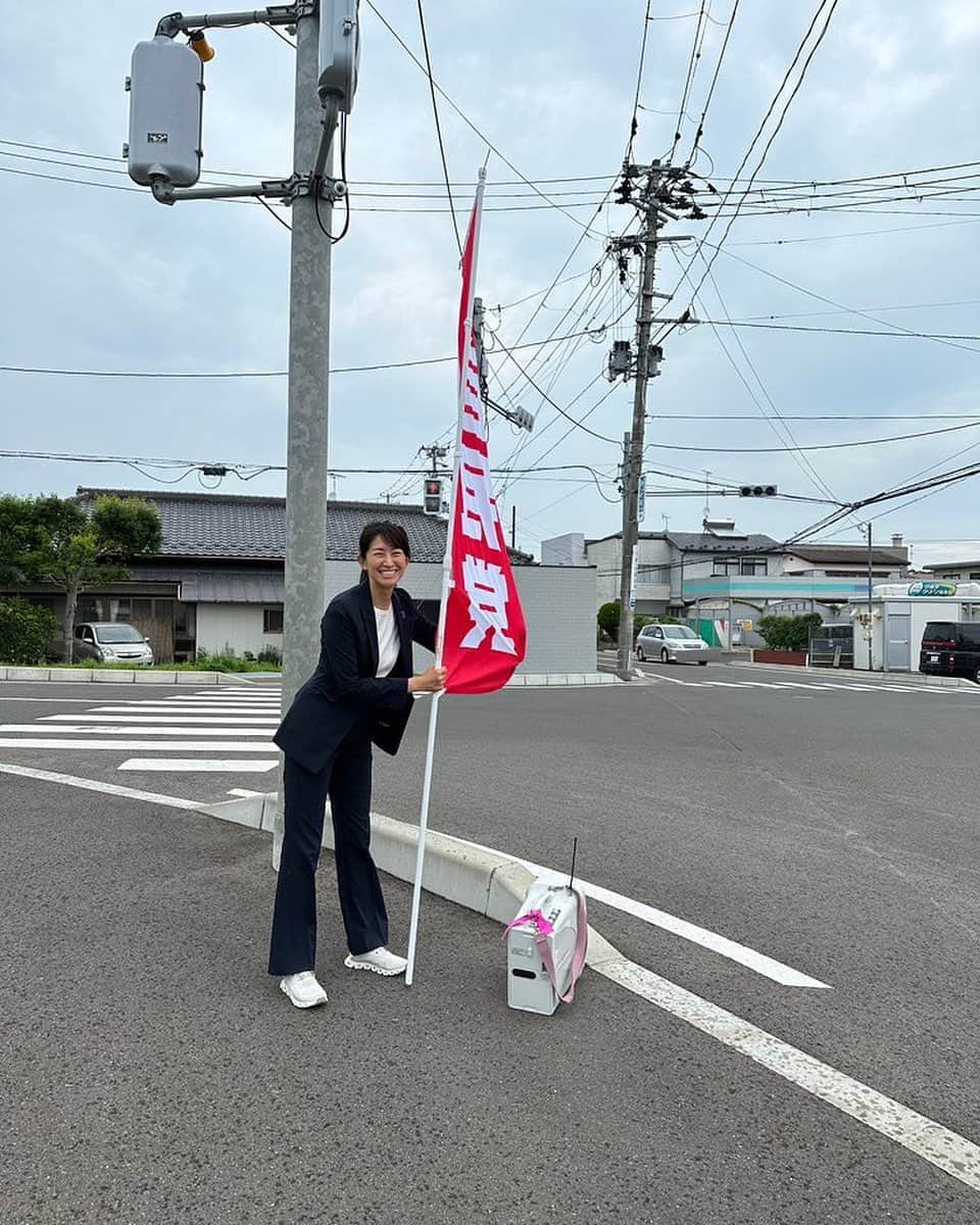 森下千里さんのインスタグラム写真 - (森下千里Instagram)「今日も雨☔️  予想していたより、 早く降ったり、晴れたりと 読めない天気☀️  もう直ぐ梅雨も明ける。  去年よりすでに暑い気がしているのは、 わたしだけでしょうか？  #辻立ち #街頭活動」6月30日 21時44分 - morishitachii