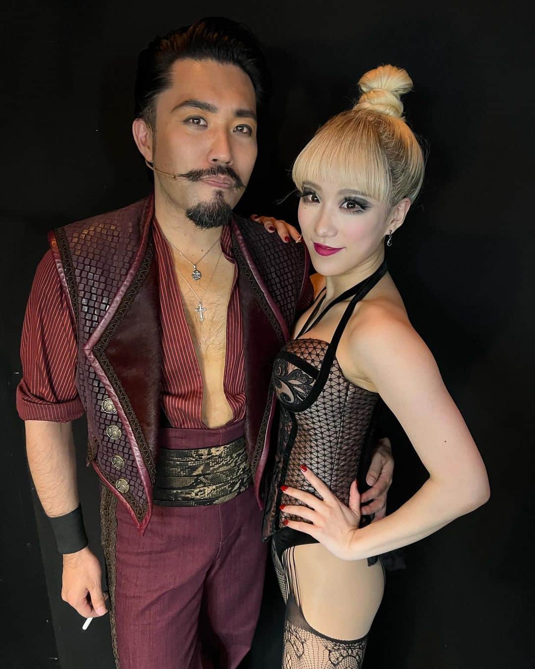  藤森蓮華のインスタグラム：「. . #ムーランルージュザミュージカル #moulinrougethemusical  初日、おめでとうございました！！🇯🇵  そして客席からパワーを下さるボヘミアンズの皆様！ いつも本当に本当にありがとうございます😍🙏🏻  Santiago @nakaitomohiko ❤️‍🔥 Nini @rarirurenren ❤️‍🔥  エレファント・ウィンドミルという組分けも本日の初日まで、明日からはプリンシパルシャッフル❣️  今まで以上に刺激的な日々になりそうです。  私の出演は明日の夜公演🥰 初のマサさんサンティアゴです！！フゥ！！！  明日も一緒に盛り上がりましょう🔥 We are BOHEMIANS!!!   NINI／ニニ　藤森蓮華」