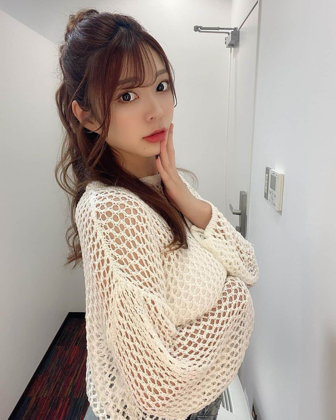 原満莉菜さんのインスタグラム写真 - (原満莉菜Instagram)「『クロちゃんとクルーちゃん2nd』#13 ABEMA生放送ご視聴ありがとうございました📺🚤❣️  なんとしてでも順位あげないと…😢きゃー  今日の衣装はアミアミに、髪の毛はハーフアップお団子にしてもらいました🍡」6月30日 21時44分 - marina_serizawa