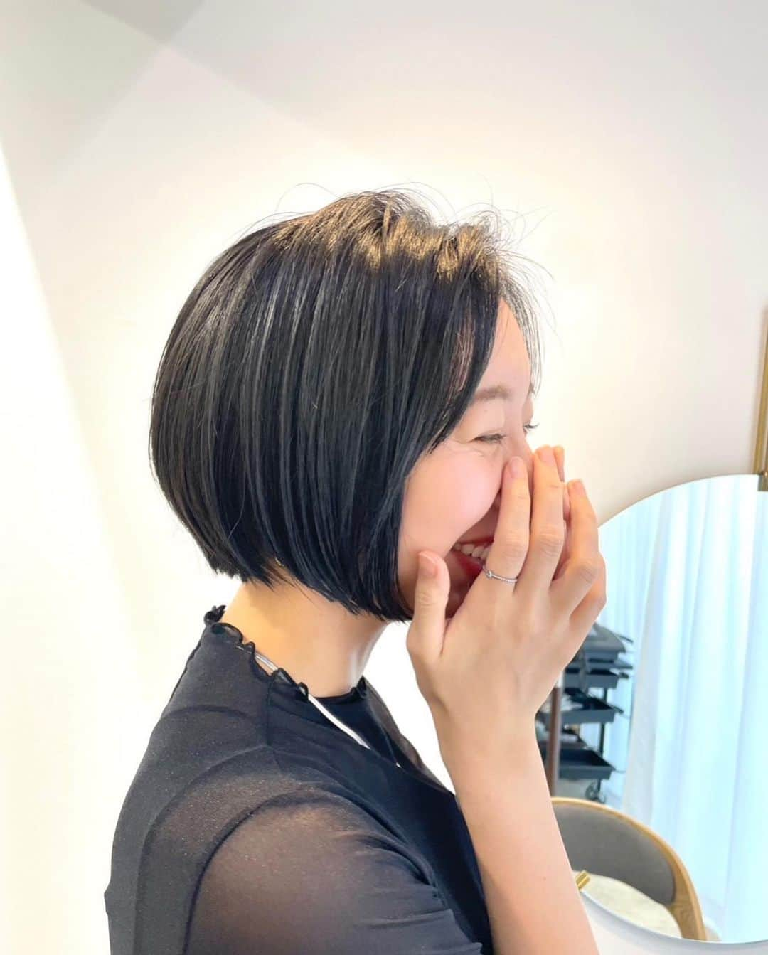 飯田里穂さんのインスタグラム写真 - (飯田里穂Instagram)「hair change🪮  いつもお世話になっている 八杉さん @yasugi_eriko  フリーになられてから 初めてお店におじゃましました。  今まで居た環境から 新たな一歩を踏み出して挑む姿すごい！ かっこいい！  これからも応援しております。  いつもありがとうございます🩵  #ショートカット #ショートボブ #ミニボブ #hairstyle」6月30日 21時36分 - rippi_ii