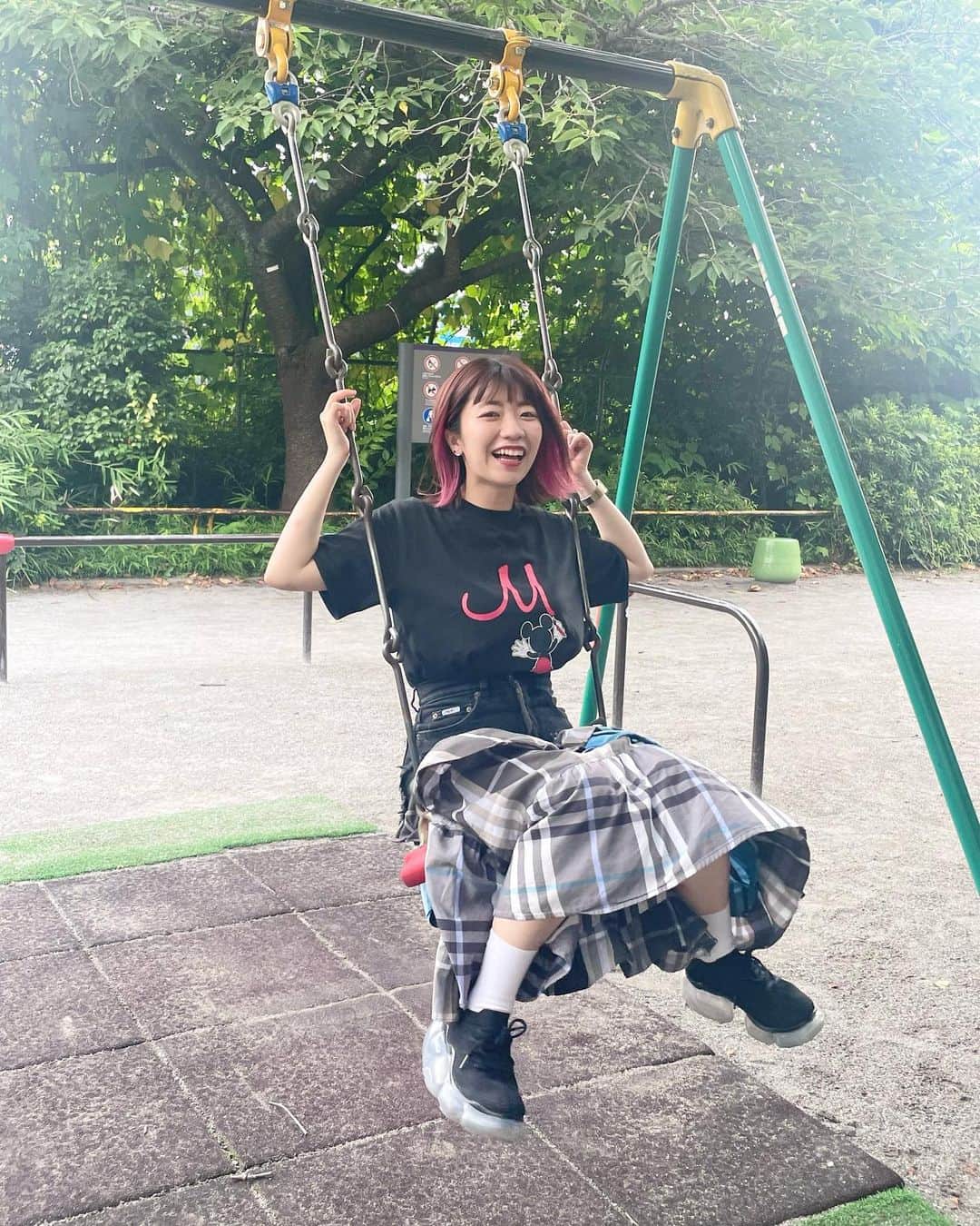 ぱいぱいでか美のインスタグラム：「自由に信じ合いましょ🤝🏻🍑 . ハロプロキッズ21周年記念日！ そして大好きなももちこと嗣永桃子さんのラストライブから丸6年です🍑 「みなさんの方が絶対に幸せになってください」 の言葉ずーーーっと心に置いてます！ ももちに言ってもらったから絶対幸せになるし幸せでいるんだ〜☺️🍑  今日はM-lineとミッキーコラボのTシャツおろしました🐭🏰 ミッキーがM-lineのロゴ描いててかわいいⓂ️  ありがとうおとももち 心が強くなる ありがとうおとももち 自由に信じ合いましょ  ずーっと大好きです🫶🏻🍑 . #Mline #mickeymouse  #ハロプロキッズ21周年 #でか美私服 #でか美ちゃん」