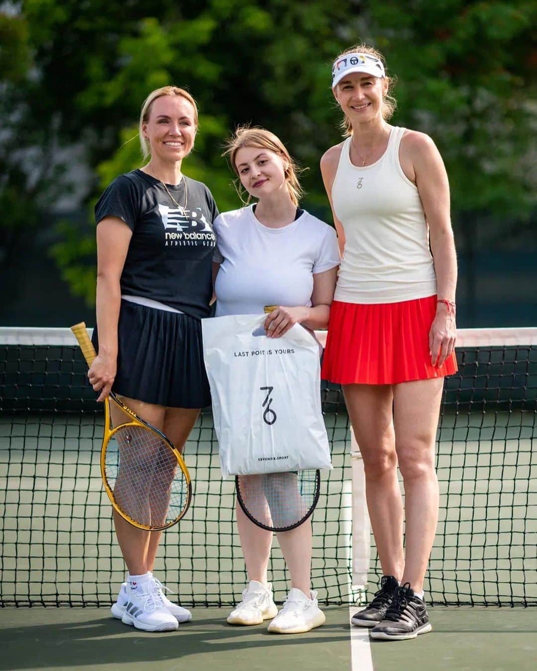 エカテリーナ・マカロワのインスタグラム：「Теннис, как любовь, обладают способностью делать человека счастливым.   Подарки для участников мастер-класса от @sevensix.sport」