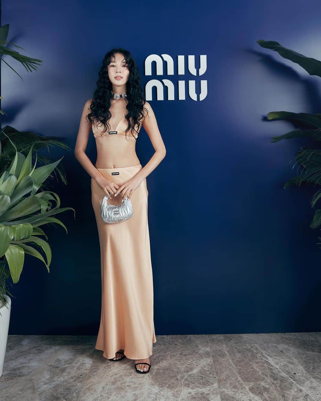 アイリーン・キムのインスタグラム：「@miumiu is always a vibe🤍✨   #광고 #MiuMiuClub #MiuMiu」