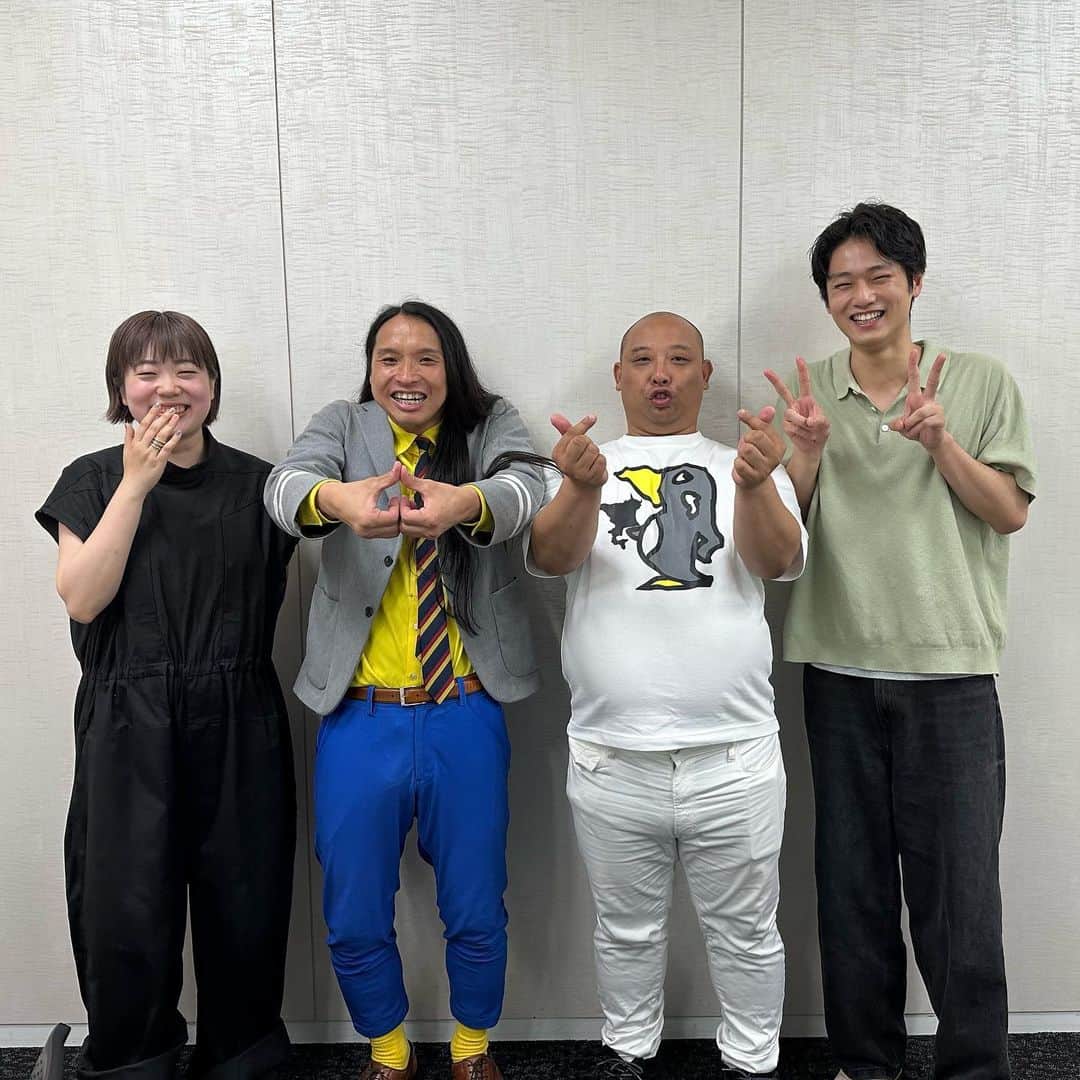 中川大輔さんのインスタグラム写真 - (中川大輔Instagram)「メンズノンノラジオ100回目のゲストにトムブラウンさんが来てくれました。大好きな漫才のつかみを間近で見れて嬉しかった、のダブルピース！  #トムブラウン #ニッポン放送圧縮計画」6月30日 21時48分 - nakagawadaisuke_official
