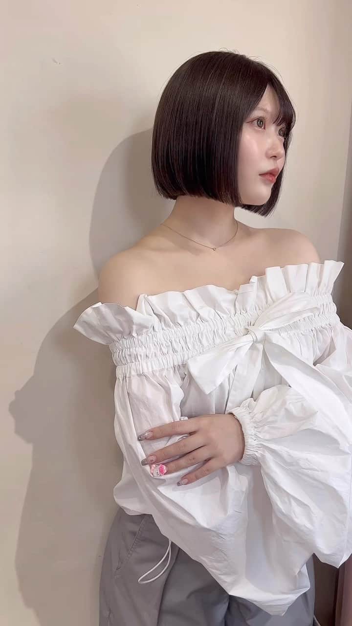 のインスタグラム：「ミニボブにしてグレージュに🐚 @sakachi13 いつもありがとう♡  #minibob #greige #グレージュ  #ミニボブ」