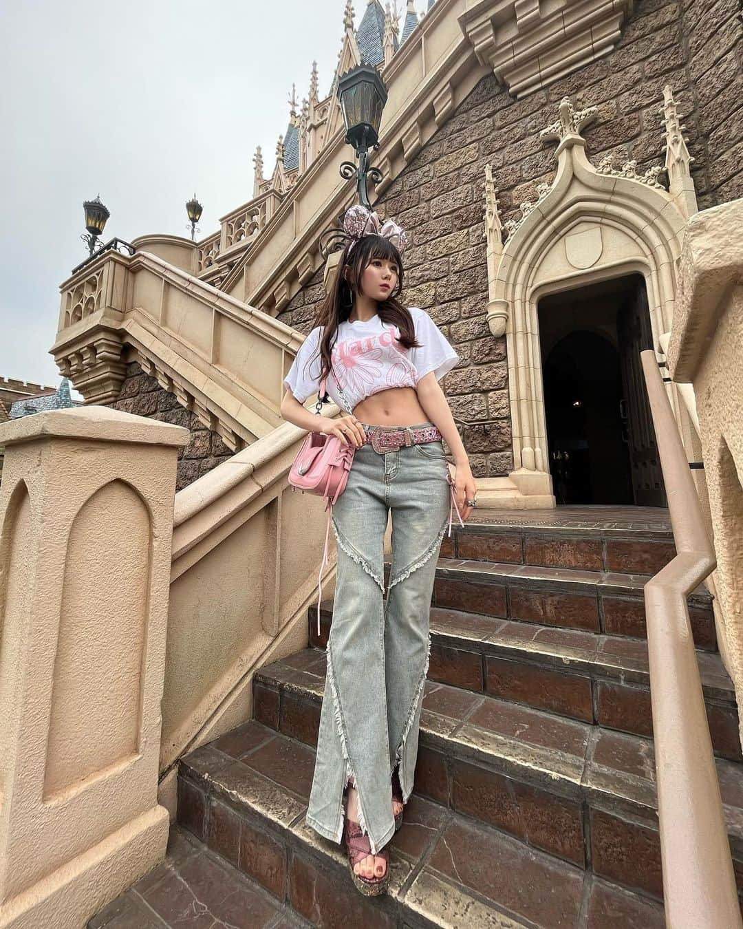 夢乃まゆこのインスタグラム：「ぴんくがいっちゃんかあいい🐇🩷 ⁡ ⁡ ⁡ ⁡ ⁡ ⁡ ⁡ ⁡ ⁡ ⁡ ⁡ ⁡ ⁡ ⁡ ⁡ ⁡ ⁡ ⁡ ⁡ ⁡ ⁡ ⁡ ⁡ ⁡ - - - - - - - - - ꒰ ♡ ꒱ - - - - - - - - - ⁡ ⁡ ⁡ ⁡ ⁡ ⁡ ⁡ #disneyland #disney #ディズニー #ディズニーランド #ディズニーリゾート #ピンクコーデ  #カチューシャ #ディズニーコーデ #ootd #shein #sheinコーデ #shein購入品 #mardimercredi #マルディメクルディviviennewestwood #lillilly #dior #gucci #kapana #ヘアアレンジ」