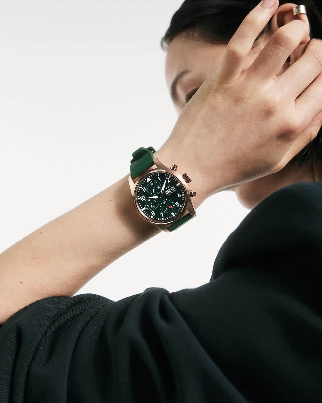 IWCのインスタグラム：「Combining luxury and cool - An 18-carat 5N gold case, a green dial and a green rubber strap lend this Pilot’s Watch Chronograph 41 a distinctive character.   #IWCpilot | #TheReference   🔗Link in Bio  Ref. IW388110」