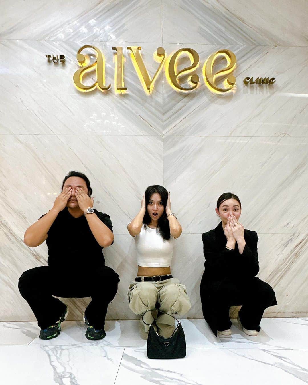 Kathryn Bernardoさんのインスタグラム写真 - (Kathryn BernardoInstagram)「#AiveeMoments  @bernardokath believes in taking care of her skin all while having fun with the Aivee HQ team! You can too 💪🏻  Here are her favorites:   ✅ AIVEE RENEW - Skin rejuvenation  ✅ AIVEE PROTEGE - Skin tightening and lifting ✅ AIVEE GENTLE LASER PORE - Improving skin texture and pore minimization  Have fun AND take care of your skin. Book an appointment now!  +639177283838 - Local Hotline +639614514572 - International Hotline +639692230499 - Whatsapp/Viber  Or you may call our branches at: 📍 A-INSTITUTE, BGC: +63917 521 0222 📍 FORT, BGC: +63920 966 5529 📍 MEGAMALL: +63917 871 9500 📍VERTIS NORTH: +63917 164 4170 📍 ALABANG: +63917 537 4200  #aivee #theaiveeclinic #aiveeclinic #aiveeday #aiveelove #aiveeleague #aiveegroup #glowingskin #clearskin #smoothskin #healthyskin #kath #kathyrnbernardo #bernardokath #kathniel #draivee #drzteo #reels #igreels」6月30日 22時00分 - bernardokath