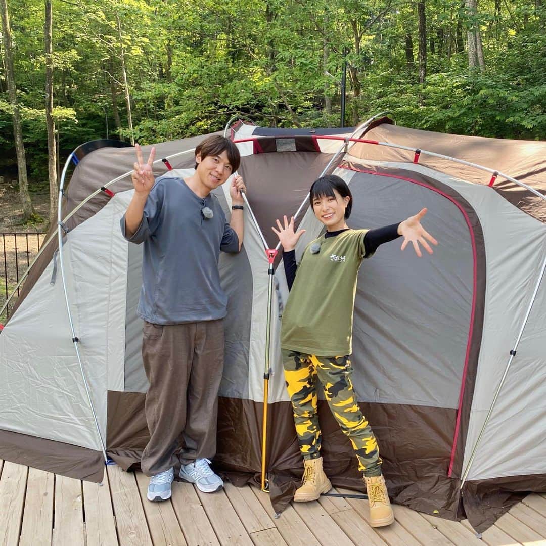 のインスタグラム：「今日は中京テレビ「ぐっと」出演でしたー！ キャンプ場は #旭高原元気村 🙆‍♀️(愛知県豊田市) #ロッチ の #コカド さんと！ テントたてたりキャンプ飯作ったり、涼しい山の中で楽しい時間でした〜！ ありがとうございました！⛺️✨  あと画像後半は最近の色々😌 岡山県にいたよー！ 水曜日は浅口市でゆう5時(NHK)の中継でした！ もも〜〜〜🍑✨  #さばいどる #かほなん」