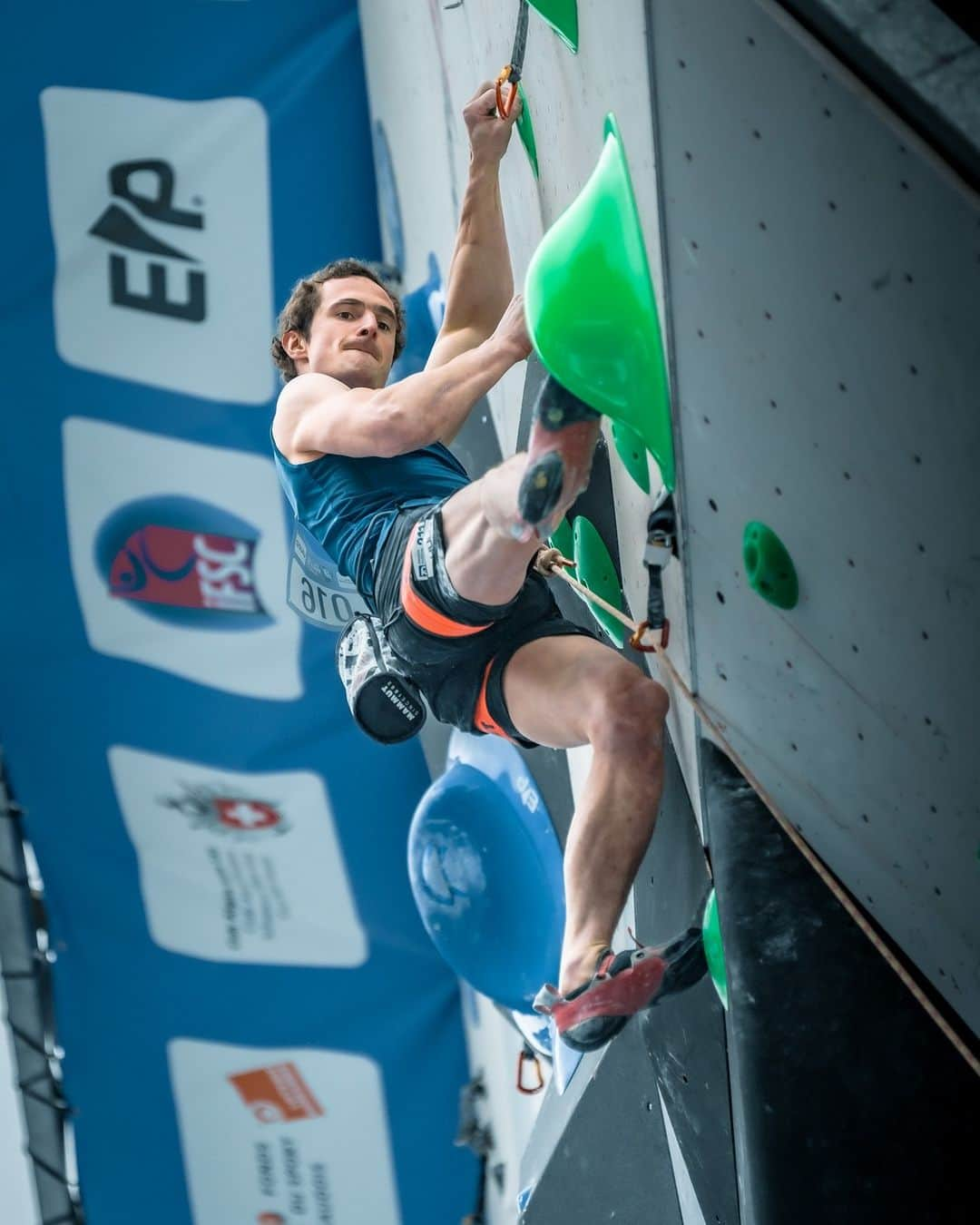 アダム・オンドラさんのインスタグラム写真 - (アダム・オンドラInstagram)「Rather interesting qualification round here in Villars 🇨🇭 (Switzerland) in the fog and rain.  Despite humid conditions, the wall stayed dry (or at least not wet) ☝️ I could enjoy my climbing. Can't wait to climb tomorrow in hopefully better conditions. 1st place after qualification 🤜🤛  Check out the qualification results 👉 the link is in BIO  Pics by @pet.phot   #adamondra #AO #bouldering #boulderproblem #boulder #sportclimbing #climbingworldcup #ifsc #climbing #climbinglife #climbinginspiration #lezeni #sportovnilezeni  @mammut_swiss1862 @lasportivagram @euroholds @rohlik.cz  @mix.it @sensfoods  @hudysport @211_zpmvcr @horosvaz.cz @olympcsmv @ifsclimbing @mercedesbenz_autojihlava Cardion」7月1日 3時42分 - adam.ondra