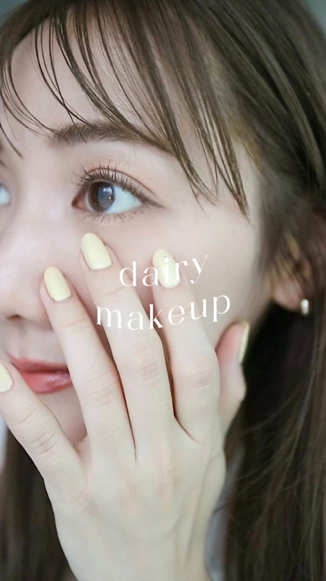 小川陽香のインスタグラム：「daily makeup 🌼 イエベ春のベージュメイク🫶🏻🤍 ㅤㅤ 単色シャドウにキラキラのラメを 黒目の上下に塗るのがマイブーム！ そして、使ってるマスカラは確実に 2023年上半期のベスコスー！✌🏻 ㅤ ㅤ 𓂃𓂃𓂃𓂃𓂃𓂃𓂃𓂃𓂃𓂃𓂃𓂃 ㅤ ⚫︎アイシャドウ SHIRO ／ カレンデュラリキッドアイシャドウ 0C03 Laka ／ Mono Eyeshadow 906 Tawny ADDICTION ／ ザ アイシャドウ クリーム 011C Pearl River（目頭に使用） ㅤ ⚫︎アイライナー KATE ／ レアフィットジェルペンシルN BR-3 ㅤ ⚫︎マスカラ mude ／ スキニーマスカラ 02 brown ㅤㅤ ⚫︎リップ KATE ／ リップモンスター 03 陽炎 ㅤ ㅤ #イエベ #イエベ春 #イエベ春コスメ #イエベ春メイク #毎日メイク #パーソナルカラー #パーソナルカラー診断 #パーソナルカラー診断東京 #パーソナルカラー診断高知 #パーソナルカラー診断大阪  #コスメ紹介 #韓国コスメ #韓国コスメ購入品 #KATE #アディクション #リップモンスター #ケイト #アイメイク」