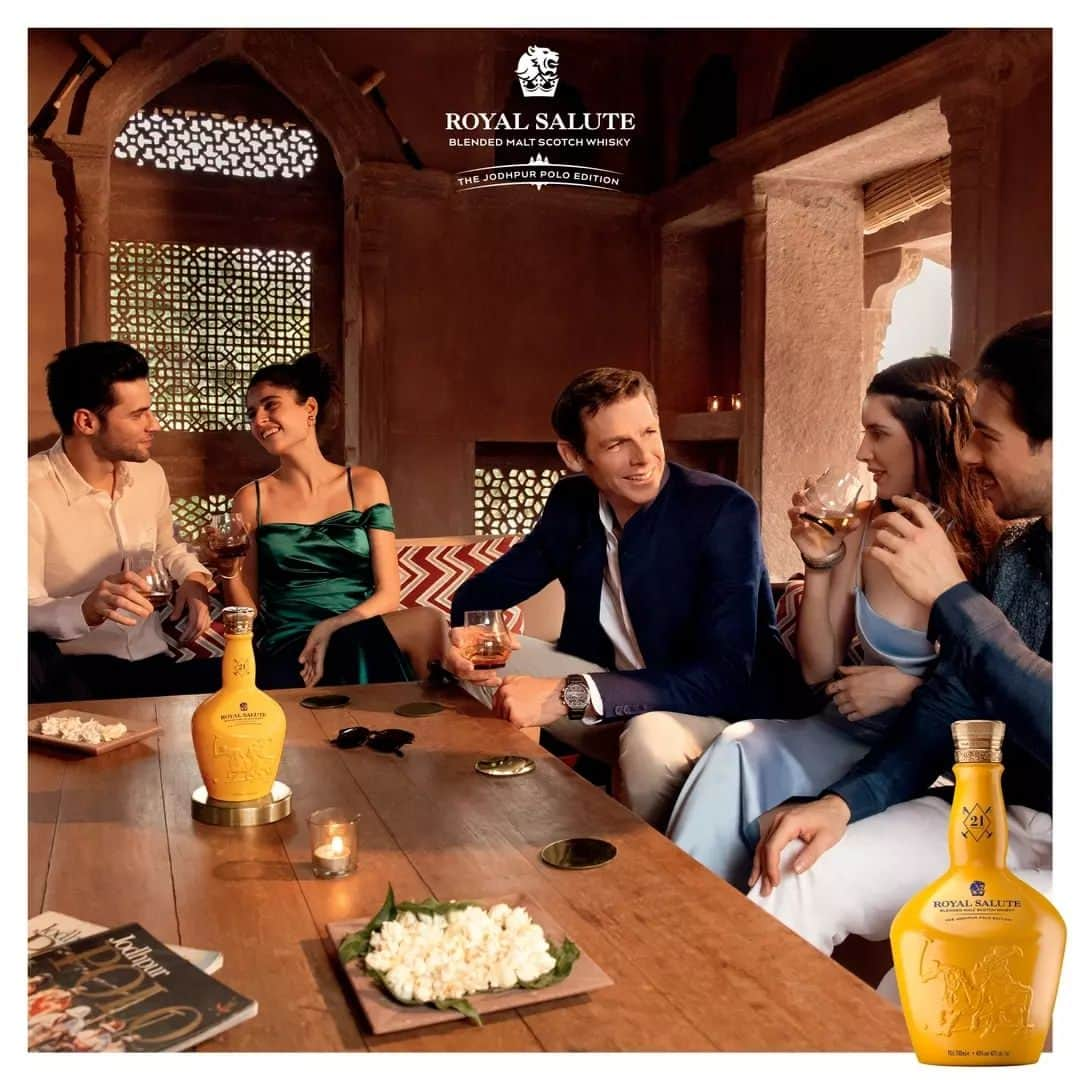 Royal Saluteさんのインスタグラム写真 - (Royal SaluteInstagram)「Golden hour never looked so good. If you're seeking the perfect summer dram, look no further than The 21-Year-Old Jodhpur Polo Edition.  #RoyalSalute #JodhpurPoloEdition」6月30日 22時17分 - royalsalute