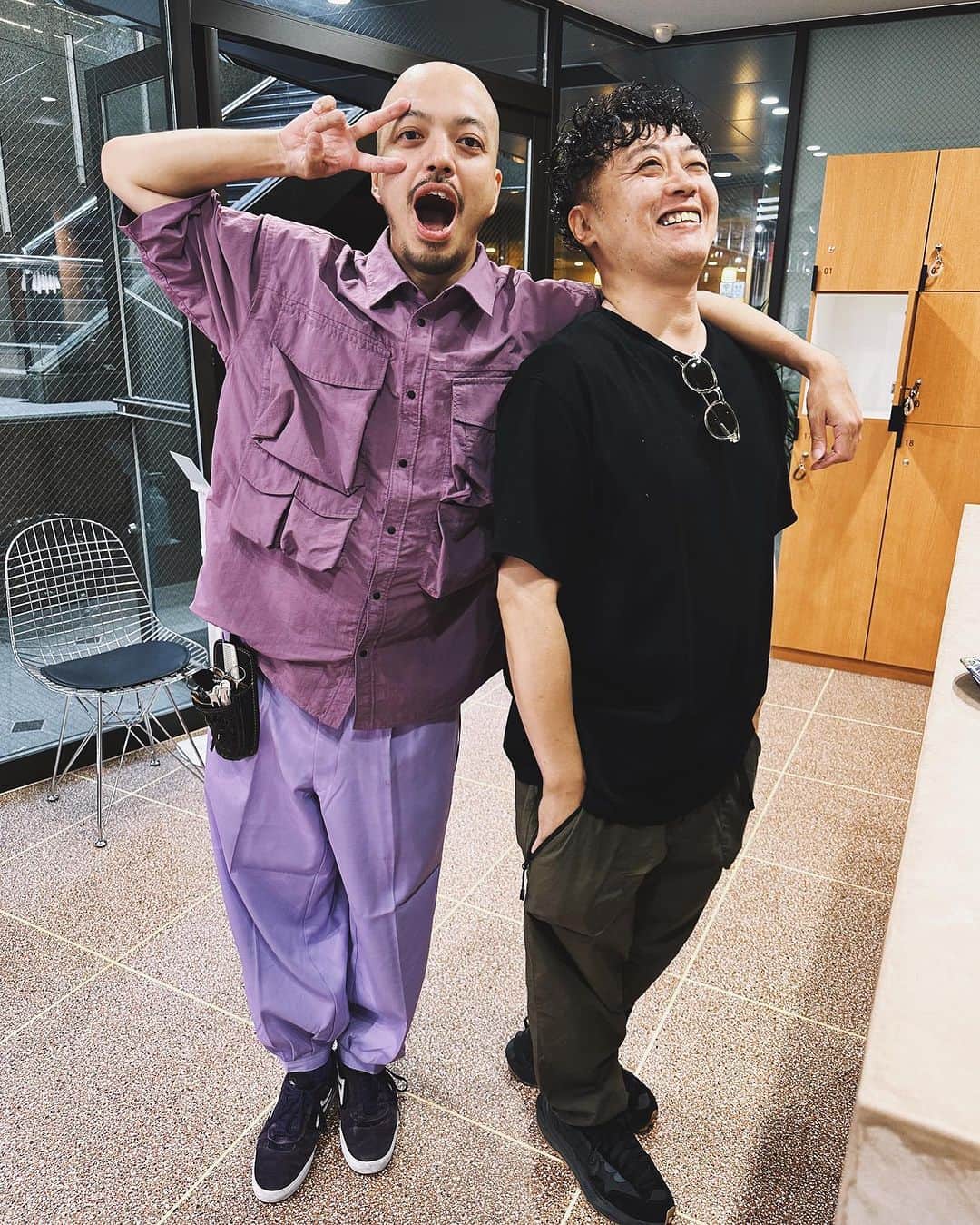 のインスタグラム：「. . . 同級生来たよ💜牧高🏫 #紫以外捨てました  . . . #トヲルコーデ  #紫の人 #紫コーデ #パープルコーデ #ワントーンコーデ  #オールパープル #ラベンダー #ライラック #セットアップ」