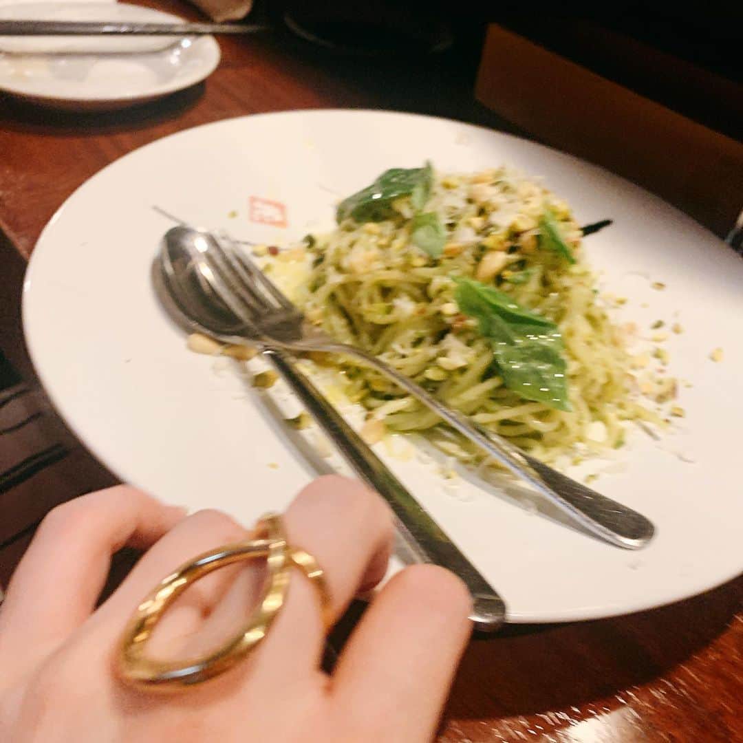 澤辺美香のインスタグラム：「お気に入りリングと美味しすぎるパスタ🍝♡  リングは3wayで私のドツボです♡  #ギルガメ食堂 #リング」