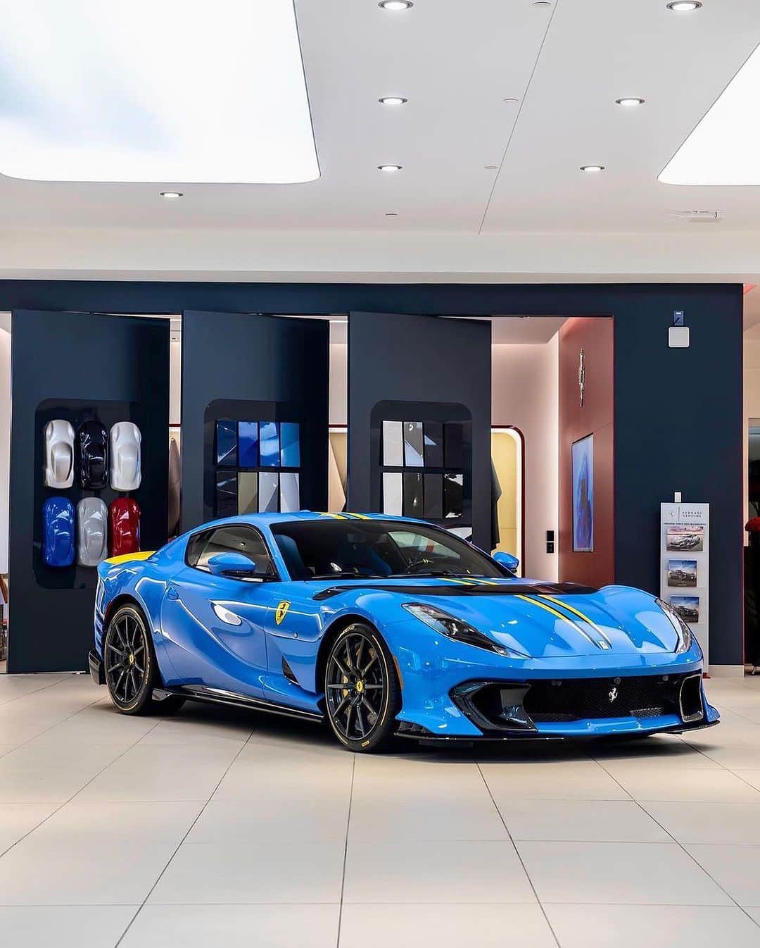 CarsWithoutLimitsのインスタグラム：「Mexico Blue 812 Competizione   🚗@r.m._.collection  📸 @zjf.photography   #carswithoutlimits #ferrari #812competizione #ferrari812competizione #tailormade #ferrarifriday」
