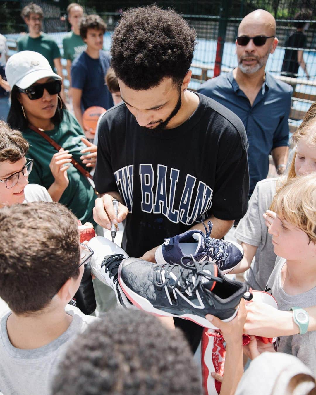 newbalanceさんのインスタグラム写真 - (newbalanceInstagram)「NBA champion @jmglitxh27 on the Belleville RP court in Paris.  A community hub for basketball, renovated in partnership with the @nba.  🎨: @kekli」6月30日 22時54分 - newbalance