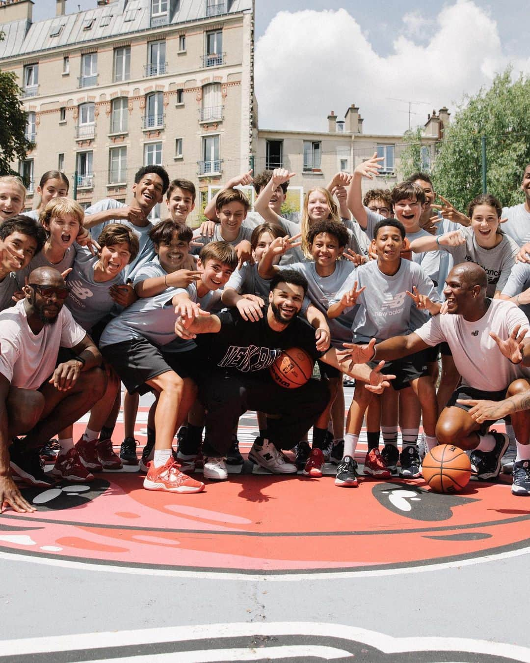 newbalanceさんのインスタグラム写真 - (newbalanceInstagram)「NBA champion @jmglitxh27 on the Belleville RP court in Paris.  A community hub for basketball, renovated in partnership with the @nba.  🎨: @kekli」6月30日 22時54分 - newbalance