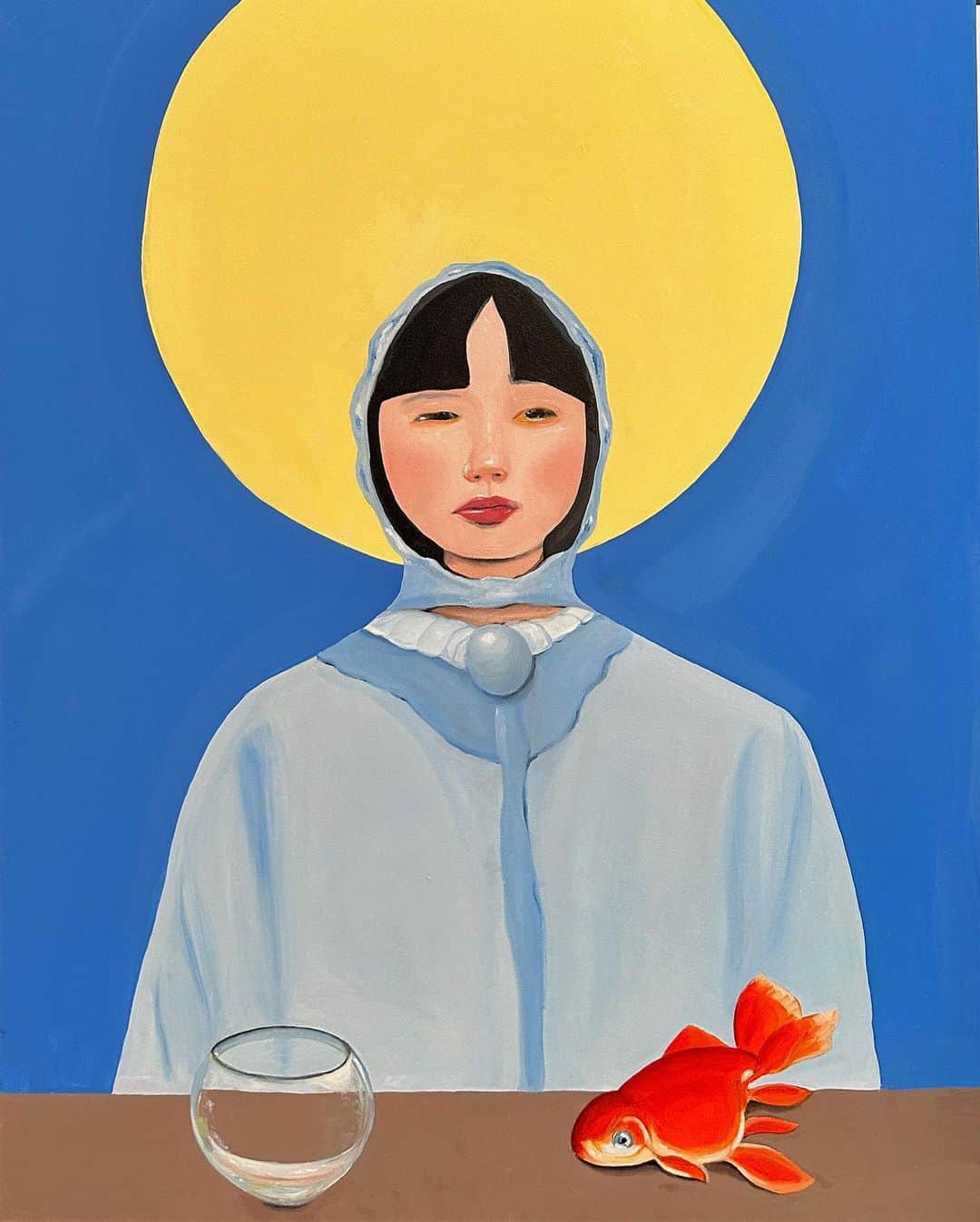 Irene Norenのインスタグラム：「Interrupted Oil on canvas  "Interrupted" is a poignant account of a young girl's journey to womanhood, forced upon her at an early age. Face with societal pressures to grow up too quickly, she feels like a fish out of water in a world that doesn't understand her struggles. The pearl on her necklace serves as a reminder of her innocence, a visible symbol of the profound changes she has undergone. A brave and moving portrayal of the challenger faced by young woman in an unforgiving world」