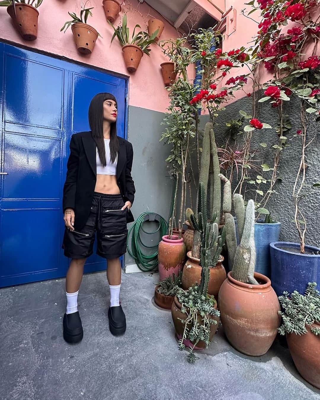 メリッサのインスタグラム：「Diga que você é estilosa, sem dizer que você é estilosa 😙 @bianca sabe que com a #MelissaClogMarcJacobs é fácil de deixar qualquer visual ainda mais sofisticado e charmoso. ⁣ Quer arrasar também? Confira a collab completa em melissa.com.br ou no #ClubeMelissa ✨」