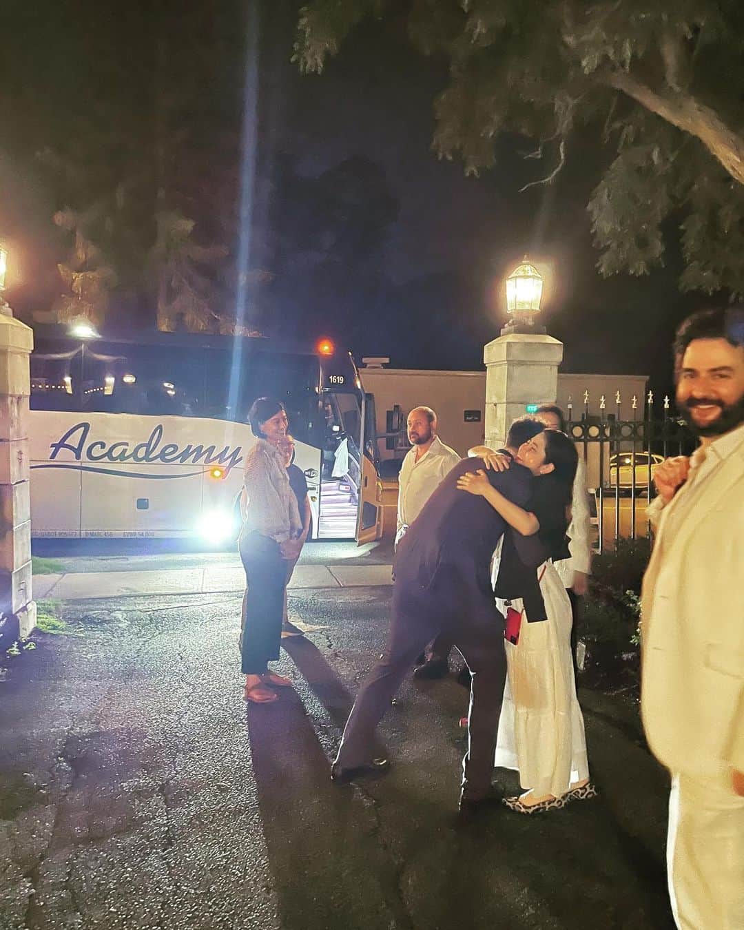 クレア・コフィーさんのインスタグラム写真 - (クレア・コフィーInstagram)「WHAT A NIGHT. Thanks to @christhile for writing and orchestrating a brand new delivery device for a brain splitting, thrill riding, heart bursting way to spend an hour,  and for legitimizing my side hustle by letting me tell him what to do (in a professional capacity this time)… To the @theknightsnyc for their otherworldly sound and candor and ability to do *literally* anything, to @ejacobsenmusic for the kind of life affirming energy, heart, and soul that reminds you why we bother with any of this in the first place. AND THANK YOU @tanglewoodmusicfestival !! The most exceptionally beautiful place to do anything. Come see us @hollywoodbowl in August!」6月30日 22時51分 - clairecoffee