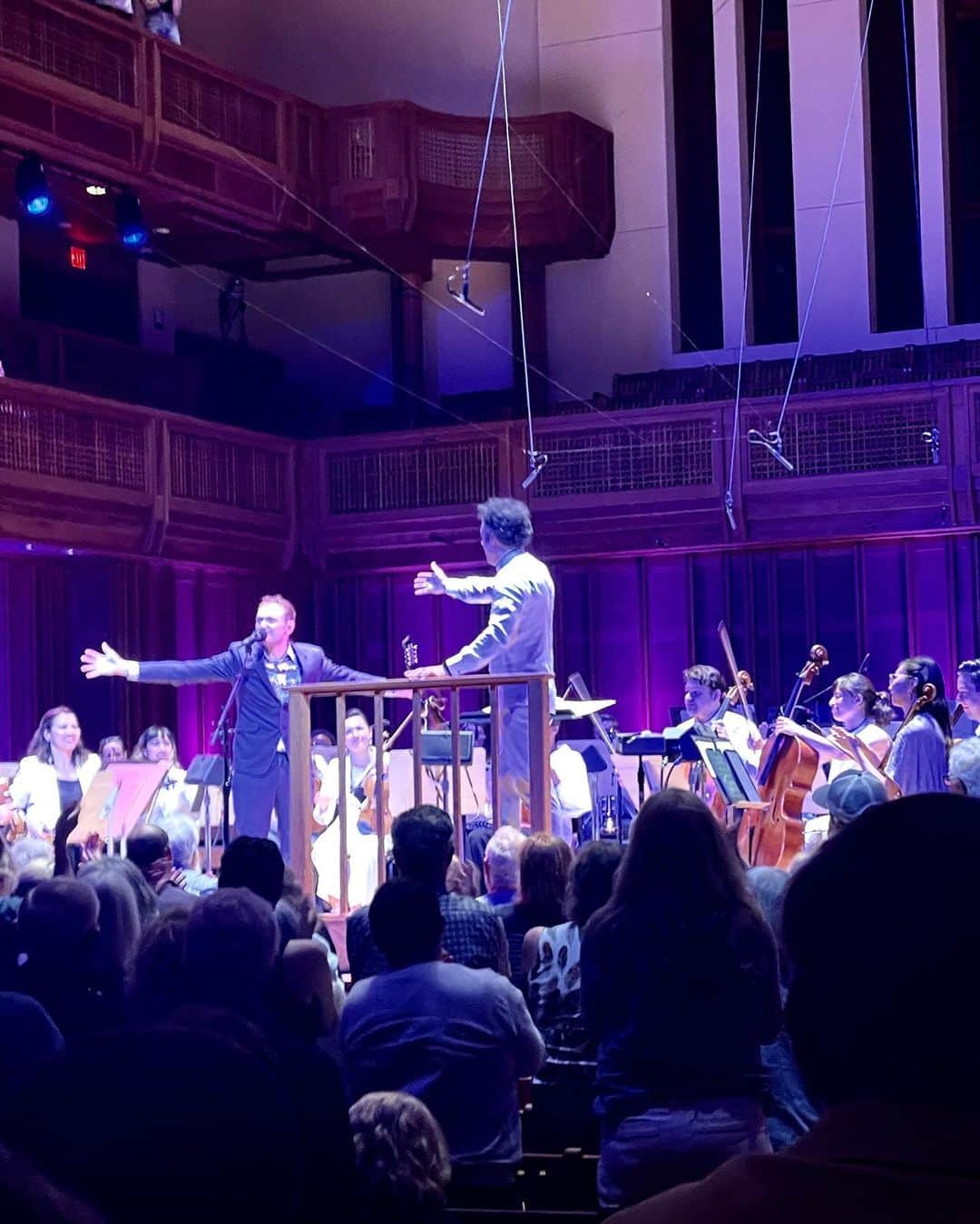 クレア・コフィーさんのインスタグラム写真 - (クレア・コフィーInstagram)「WHAT A NIGHT. Thanks to @christhile for writing and orchestrating a brand new delivery device for a brain splitting, thrill riding, heart bursting way to spend an hour,  and for legitimizing my side hustle by letting me tell him what to do (in a professional capacity this time)… To the @theknightsnyc for their otherworldly sound and candor and ability to do *literally* anything, to @ejacobsenmusic for the kind of life affirming energy, heart, and soul that reminds you why we bother with any of this in the first place. AND THANK YOU @tanglewoodmusicfestival !! The most exceptionally beautiful place to do anything. Come see us @hollywoodbowl in August!」6月30日 22時51分 - clairecoffee