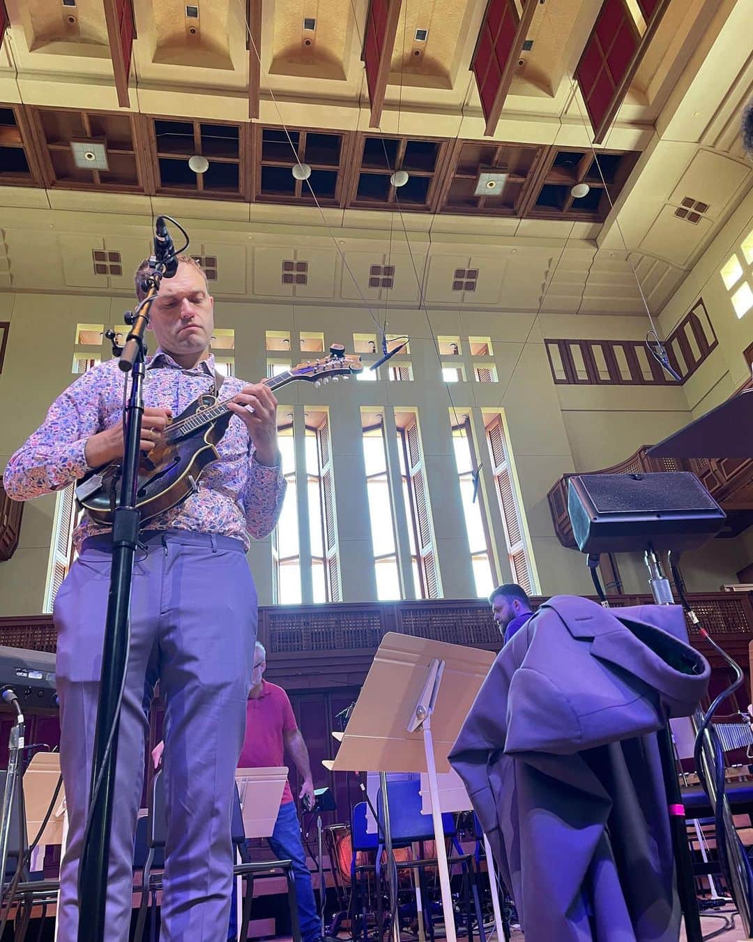 クレア・コフィーさんのインスタグラム写真 - (クレア・コフィーInstagram)「WHAT A NIGHT. Thanks to @christhile for writing and orchestrating a brand new delivery device for a brain splitting, thrill riding, heart bursting way to spend an hour,  and for legitimizing my side hustle by letting me tell him what to do (in a professional capacity this time)… To the @theknightsnyc for their otherworldly sound and candor and ability to do *literally* anything, to @ejacobsenmusic for the kind of life affirming energy, heart, and soul that reminds you why we bother with any of this in the first place. AND THANK YOU @tanglewoodmusicfestival !! The most exceptionally beautiful place to do anything. Come see us @hollywoodbowl in August!」6月30日 22時51分 - clairecoffee
