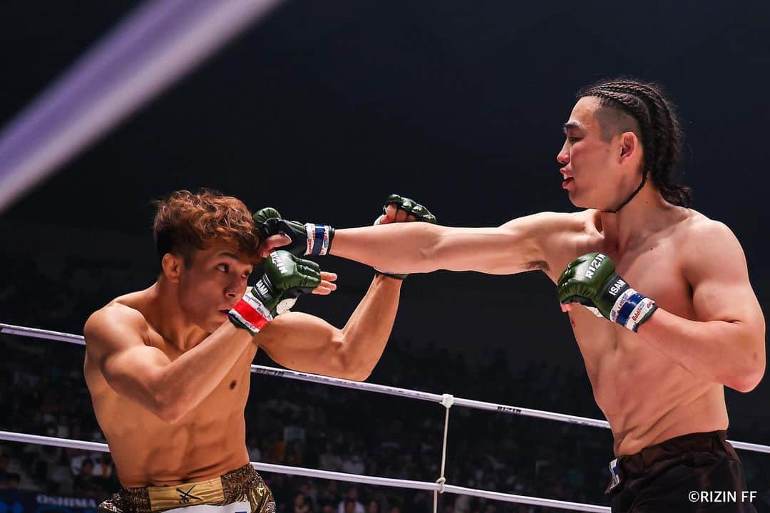 RIZIN FF OFFICIALさんのインスタグラム写真 - (RIZIN FF OFFICIALInstagram)「#RIZIN43 《Match.5》 "Defeating the opponent with upmost respect." ----------- Suguru Nii defeats Tateo Iida by KO(Stand punch) 2:32 of Round 1.  #RIZIN #MMA #新居すぐる #sugurunii #飯田健夫 #tateoiida」7月1日 12時00分 - rizin_pr