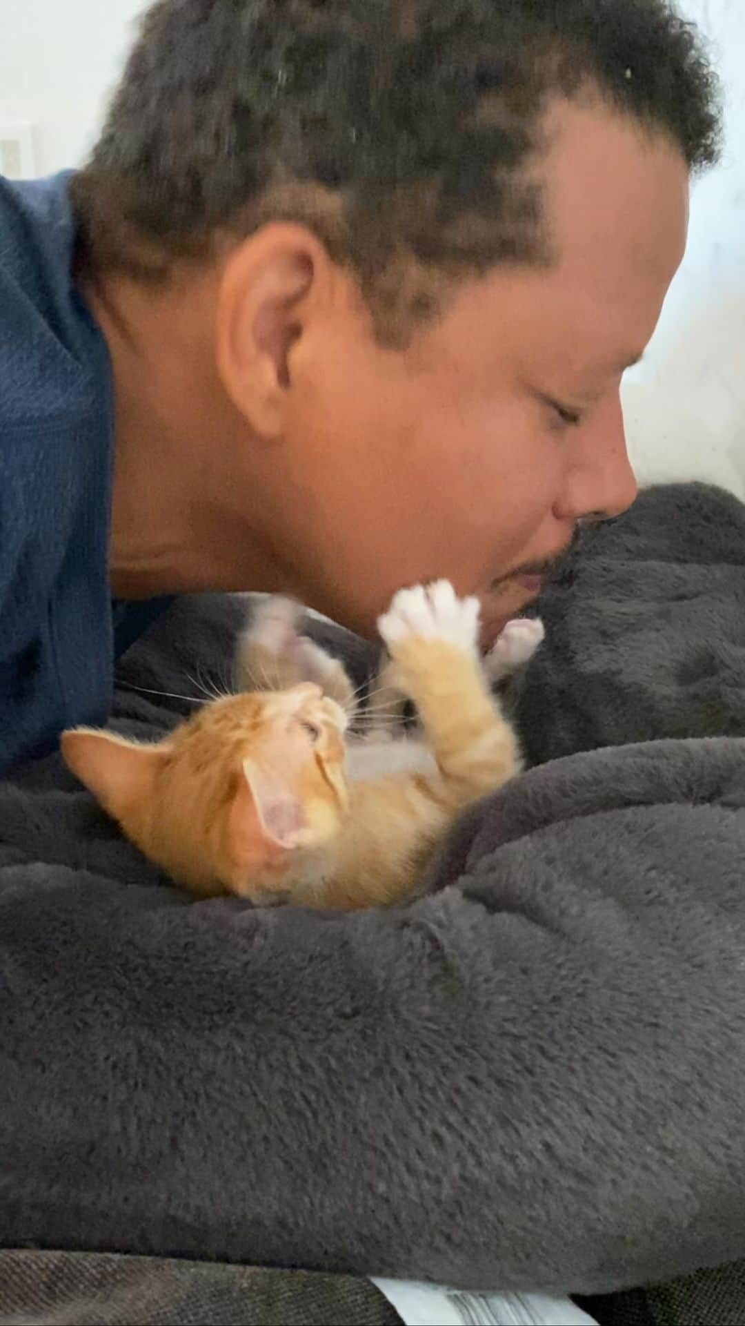 テレンス・ハワードのインスタグラム：「Kitty facials… #happyfriday」