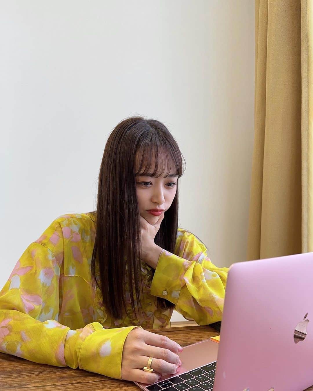 近藤千尋のインスタグラム：「今月も、アップ📺生放送 ありがとうございました🥰💗  来月も名古屋お邪魔しまぁす🎵☺️ 番組の打ち合わせしてるときの📷  6月がおーわーるー！！ 明日から7月だねぇ💫  土日は子供達との時間💗🫶🏻😇 一杯だけ飲んだので寝ます‼️笑🍺  素敵な週末を…🩷🩷🩷」
