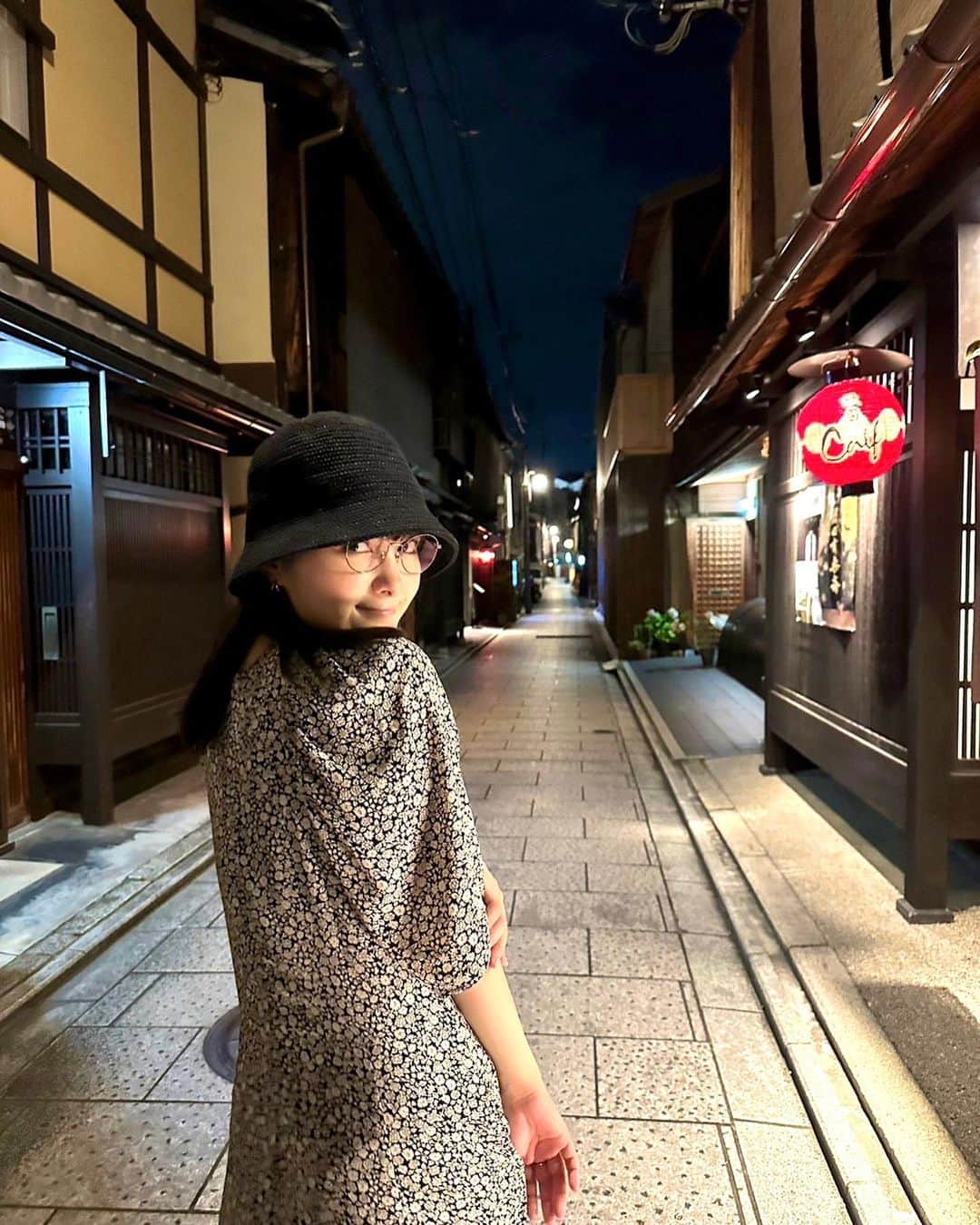 葵わかなさんのインスタグラム写真 - (葵わかなInstagram)「． お誕生日でした🎂  お祝いのメッセージをくださってありがとうございます！  自分らしく、そしてちょっと大人っぽく、なれるといいです☺️  そして25歳最初のお仕事は、明日の7月1日。 日本テレビ「THE MUSIC DAY」に出演します。 自分が変わるきっかけをくれた歌をお届けするコーナーで、私はCoccoさんの「強く儚い者たち」をお届けします。  幕張メッセでお客さんいるなかで、、本当にとんでもない始まりです🥹  21時台、精一杯、心を込めて挑戦します！ ぜひ応援してください〜！」6月30日 23時07分 - aoiwakana0630