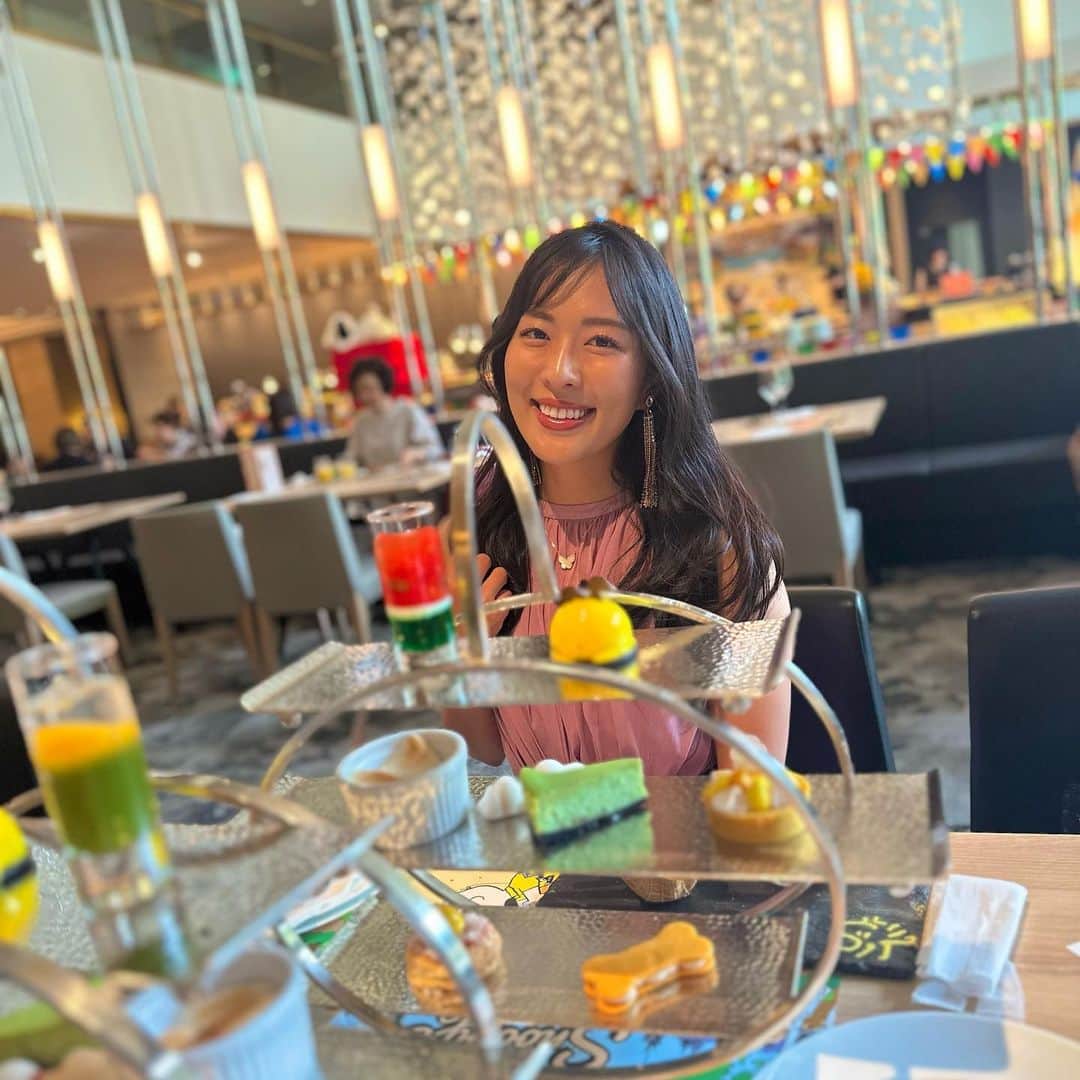 小澤美奈瀬のインスタグラム：「美容室でトリートメントをしてもらったばかりなので髪の毛が良い感じにふんわりサラサラで嬉しいです🥰💕 ゴルフの時は基本的に結ぶのですが、普段はふんわりも好みです☺️🩷色々なアレンジを楽しみたいなぁ🥰🌸 そうそう今日は難しいコースでハーフアンダーが出て嬉しかったです⛳️復調してきて良かった〜😭🩷みんなに元気付けて頂き有り難かったです🥺🌟  #ゴルフ #アフタヌーンティー」