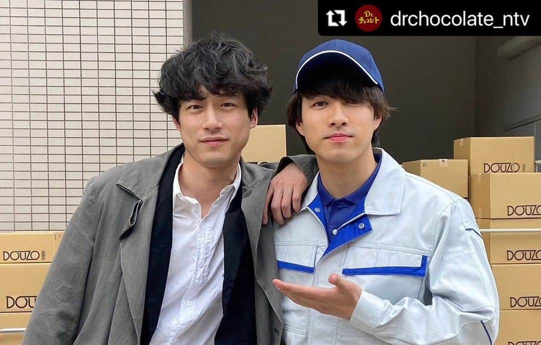 福山翔大さんのインスタグラム写真 - (福山翔大Instagram)「・  Teacherこと坂口健太郎と。 実は同期だったりするのです。 昔からずっとナイスガイ。 『#CODE ー願いの代償ー』も楽しみだ〜。  #Repost @drchocolate_ntv with @use.repost ・・・ .  🩺┈┈┈┈┈┈┈┈┈┈┈┈┈┈୨୧  #ドクターチョコレート  応援ありがとうございました🌻  ୨୧┈┈┈┈┈┈┈┈┈┈┈┈┈┈🍫  未公開オフショット蔵出し大放出👍  Teacher(#坂口健太郎)に馬乗りになっていた 沢入(#福山翔大)でしたが 中の人たちはとっても仲良し👬✨  ------------------------------------------------- 1〜3話と最終話はTVerで無料配信中❗️ TVer→https://bit.ly/drchocolate  Huluでは全話配信中📡 オリジナルストーリーも📚 Hulu→https://bit.ly/3UKVXIV  見逃した方、もう一度観たい方は是非ご覧ください🎞  #坂口健太郎 #白山乃愛 #西野七瀬 #葵わかな #鈴木紗理奈 #前田旺志郎 #古川雄大  #福山翔大 #平子祐希 #石川恋 #青木瞭 #眞島秀和 #香椎由宇 #山本耕史 #安達祐実  #小澤征悦 #斉藤由貴」6月30日 23時12分 - shodai_fukuyama.official