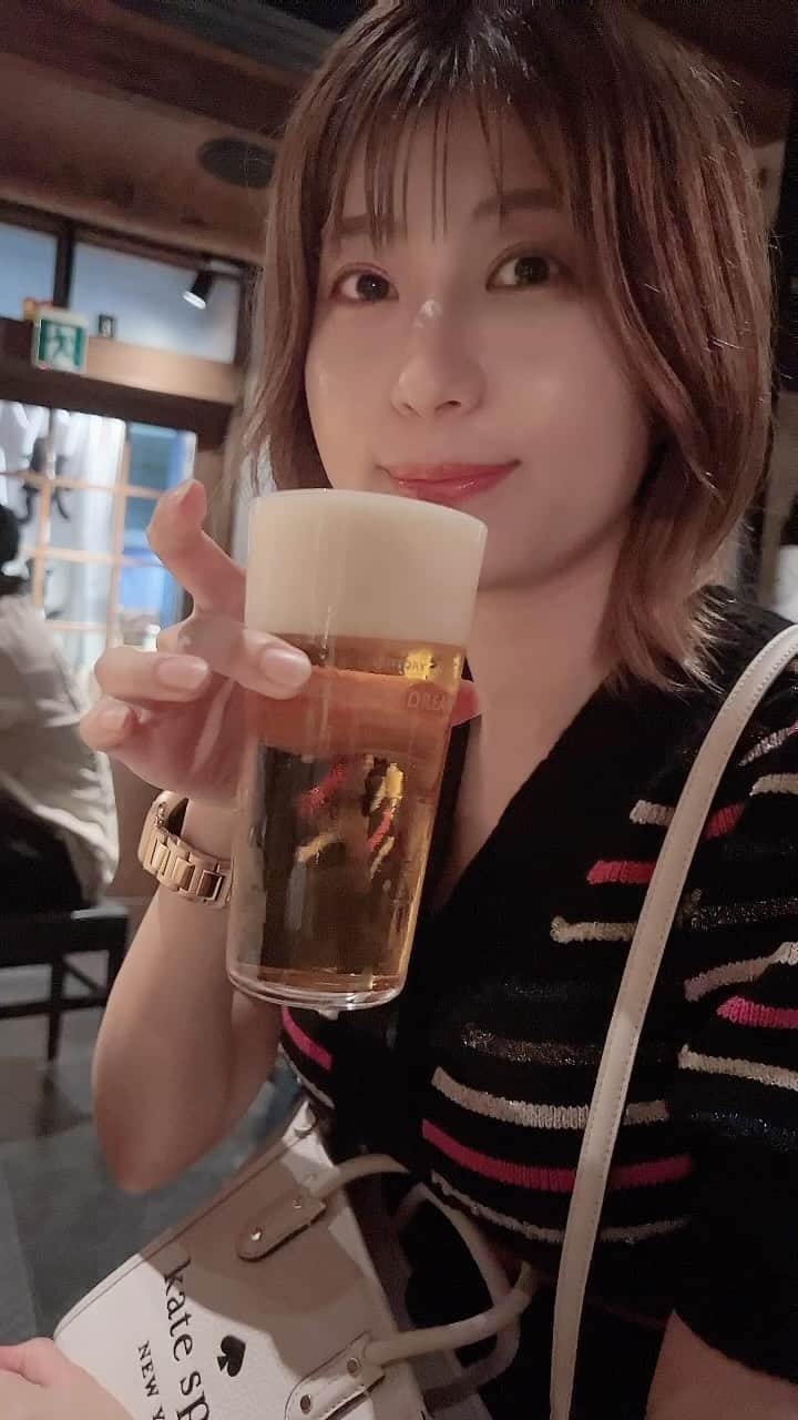 天野麻菜のインスタグラム：「ビール女子。3524  #ビール #ビール女子 #beer #beerstagram #お酒 #アルコール #タレント #グラビア #女優 #天野麻菜 #休まず #毎日飲んでる #記録更新中 #ビールのcm #オファー待ち #ビール大好き #乾杯 #乾杯シリーズ #1日1ビール #9年以上 #続けてる #まだまだ #これから  #今日で #3524日目 #焼き鳥」