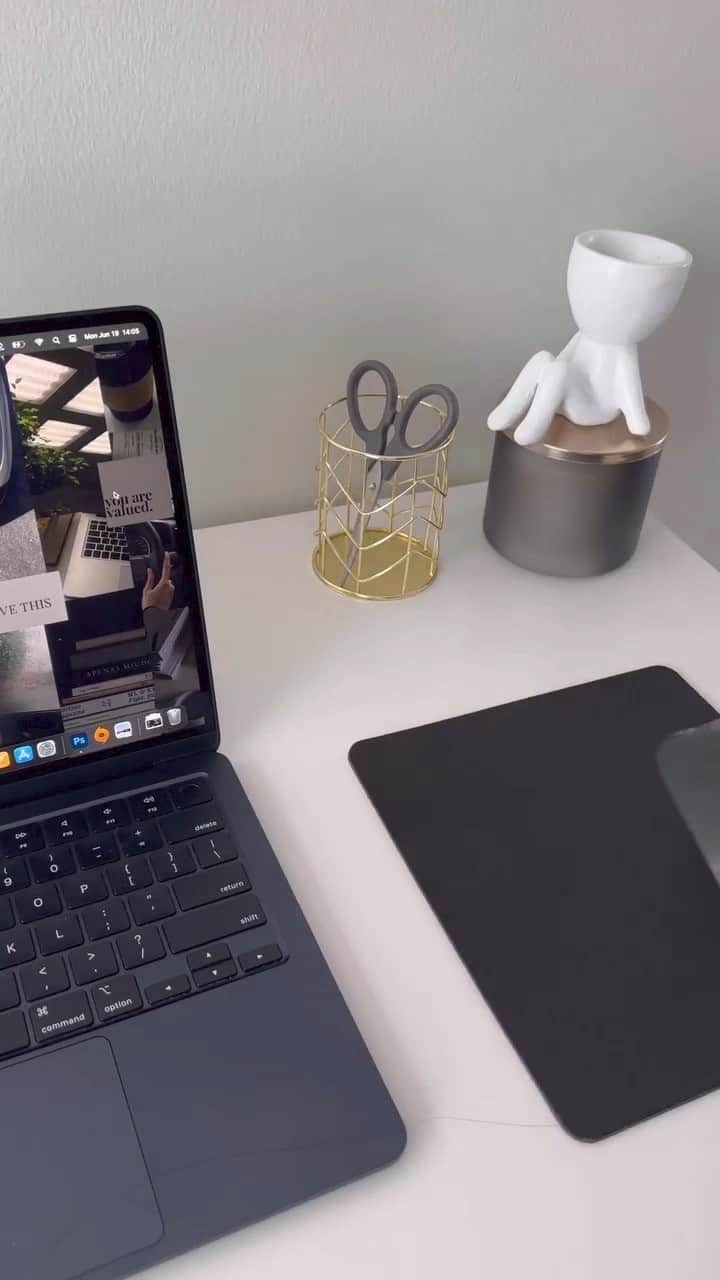 SHEINのインスタグラム：「BRB, channeling our inner interior desk-orator 🖥️💫 Which picks would power up your productivity? 👇 @mariannemorillo  🔎11815033 12020960 12098882 10286023  #SHEIN #SHEINforAll #SHEINstyle #fashion #chic #saveinstyle」