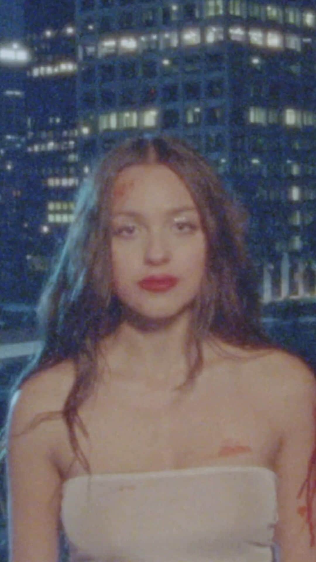 のインスタグラム：「“Writing this song helped me sort through lots of feelings of regret, anger, and heartache.” Bite into the latest from @oliviarodrigo with “vampire” off of her sophomore album ‘GUTS’ out September 8th 🧛🏻‍♀️. ⠀⠀⠀⠀⠀⠀⠀⠀⠀ ▶️ [Link in bio]」