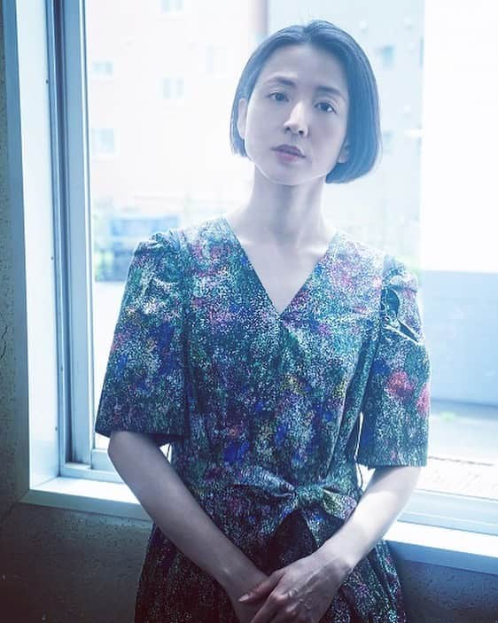 早織のインスタグラム：「タカハ劇団 『おわたり』👻 7月1日(土)より新宿シアタートップスにて開幕します。  楽しんでいただけるよう精一杯がんばります。 わたしも、目一杯楽しみます。 よろしくお願い申し上げます。  「傷を修復する」というテーマがあると聞いたとき、『おわたり』のことが胸に浮かび、買ってしまったワンピース👗 @akiranaka.official   そんなお芝居です。  撮影 : 塚田史香さん @tsukada01」