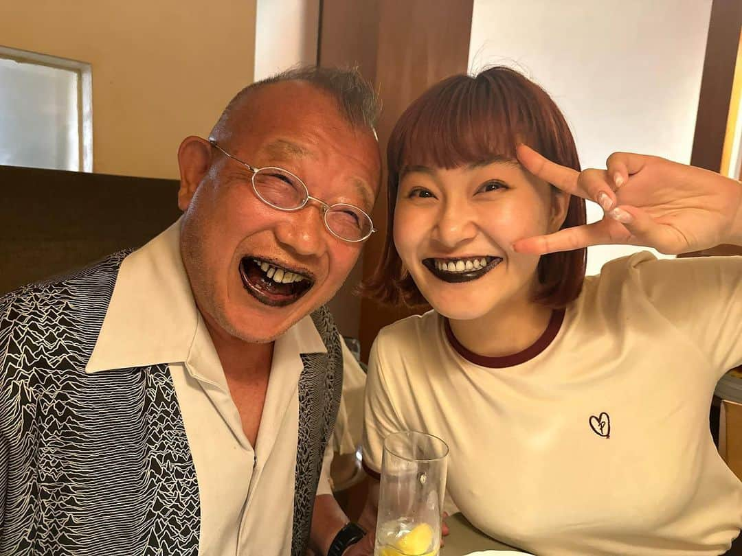 村上佳菜子のインスタグラム：「楽しい時間はあっという間♡  やっとこさ鶴瓶さんとご飯に行けました♡ 本当に笑い転げて泣いた😂 イカスミパスタが小学生の頃の歯磨きチェック のやつみたい🦑 わかる人いる？w . . . @shofukuteitsurube  #鶴瓶 さん #美味しかった #イタリアン  . #instagood  #데일리　#좋아요　#팔로우　 #패션　 #데일리룩　#오오티디  #셀카　#穿搭日常 #커피　#카페 #我的最愛 #照片  #请关注一下 #팔로우미 #팔로우환영　#일상　#94년생　#데일리」