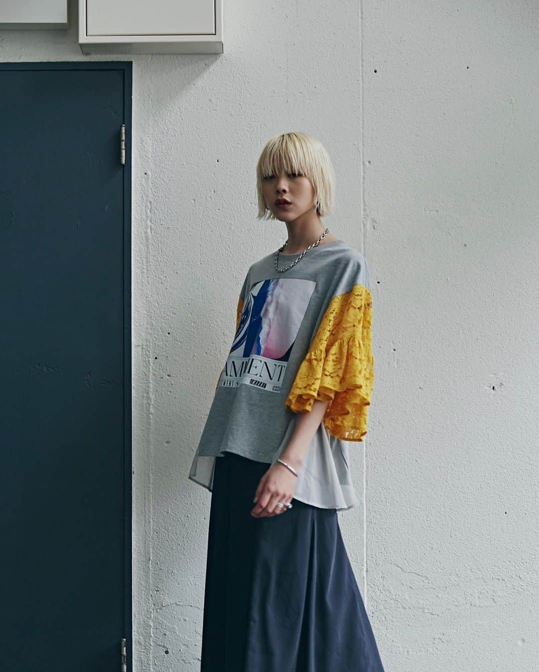 ROSE BUD（ローズバッド）さんのインスタグラム写真 - (ROSE BUD（ローズバッド）Instagram)「⁡ OKIRAKU × ROSE BUD @okiraku_official  ⁡ ⁡ ⁡ ◼︎レースラッフルT #6013113045 ¥14,850(with tax) grey / white ⁡ ⁡ ⁡ #ROSEBUD #ROSEBUD2023ss #ローズバッド #OKIRAKU #オキラク #レースラッフル #ロゴT」6月30日 23時44分 - rosebud_official_