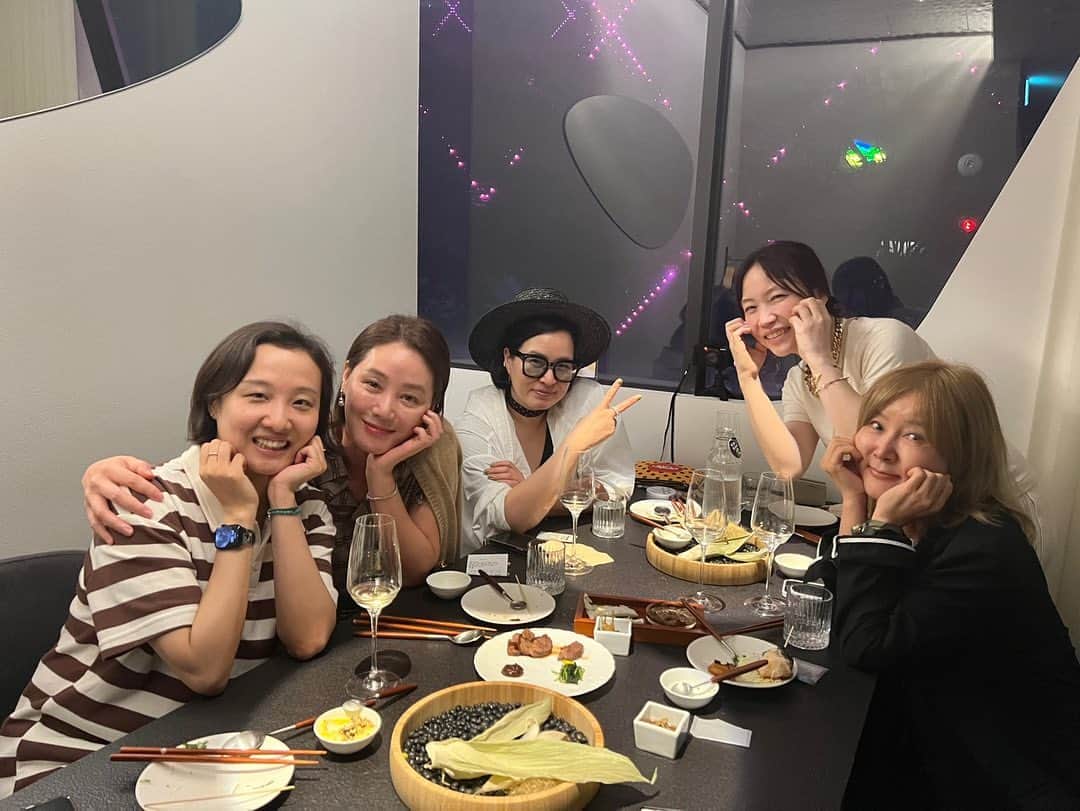 のインスタグラム：「몽이랑 지선이 오랜만에~ 추억이 많아 여전히 즐겁다요🥰」