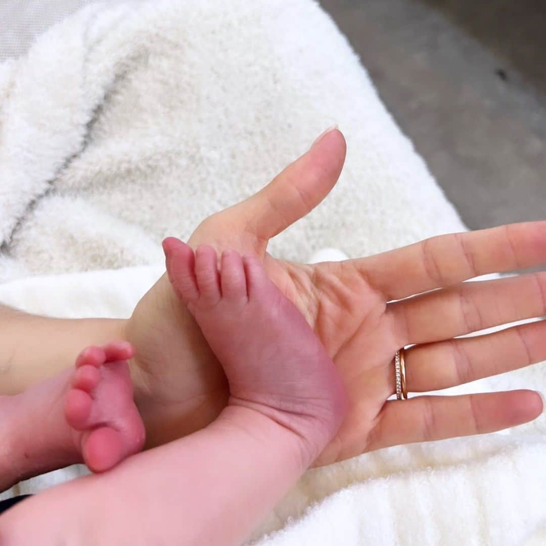 カシディ・エリン・ギフォードのインスタグラム：「Our whole entire world. Finn Thomas Wierda 6.24.2023. We are so madly in love with you, buddy. Thank you, Lord for this most precious gift.」