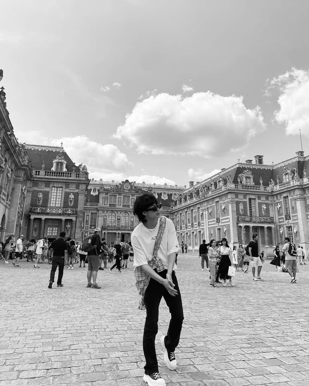 SONG（ソン・ユンヒョン）さんのインスタグラム写真 - (SONG（ソン・ユンヒョン）Instagram)「Paris 🏰」7月1日 0時05分 - sssong_yh