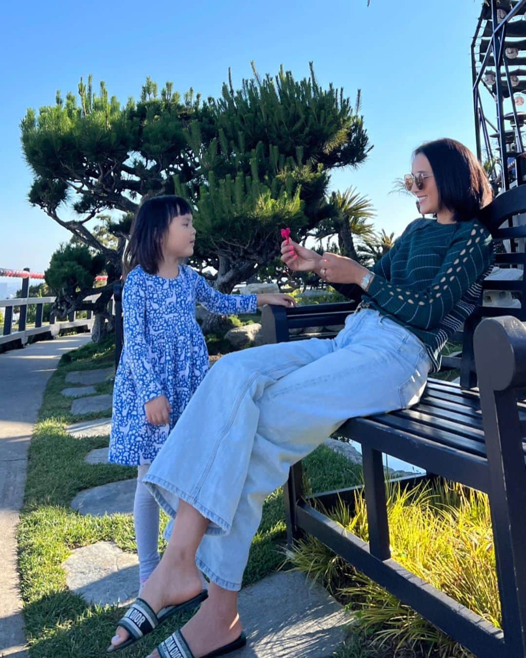 ルピン・ワンのインスタグラム：「有些时光总是不经意的流逝，照片是留住美好最好的证据.  💙」