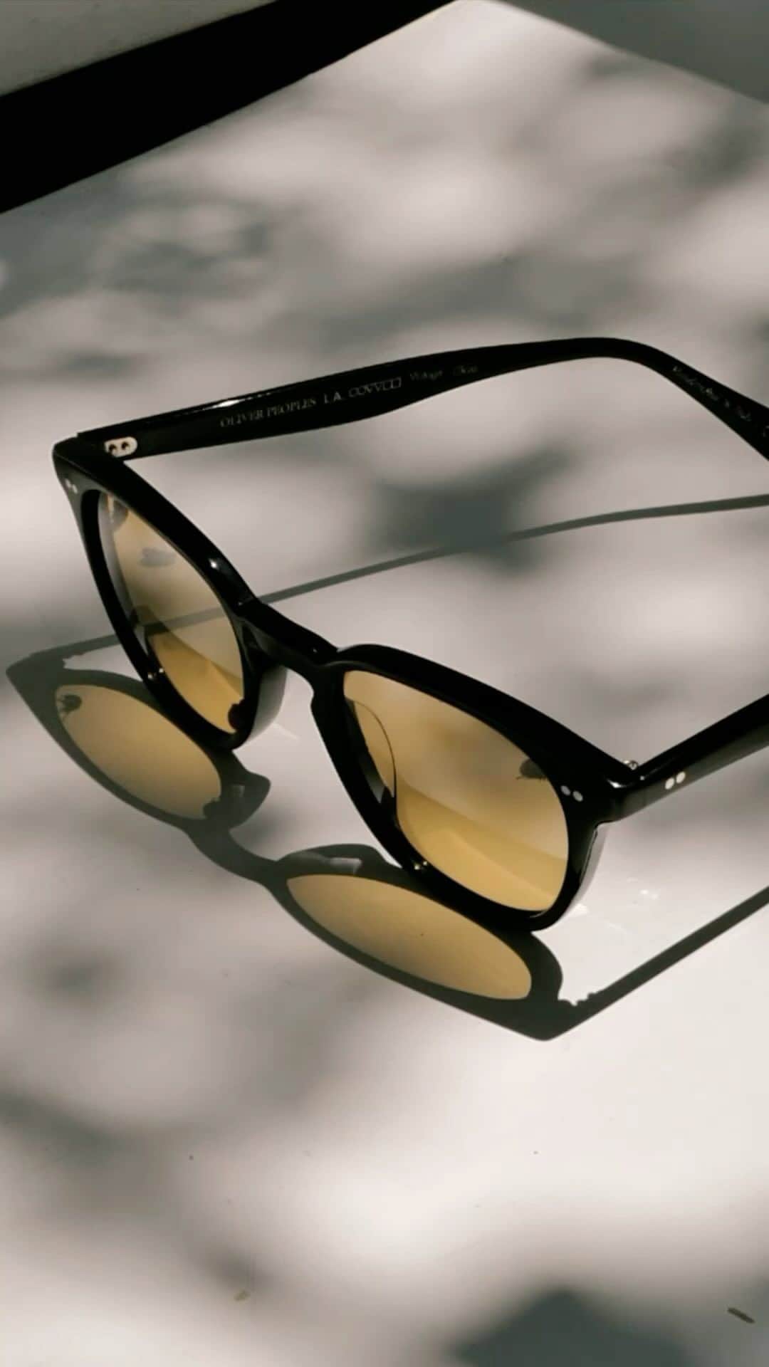 オリバーピープルズのインスタグラム：「In the garden with Desmon Sun.」