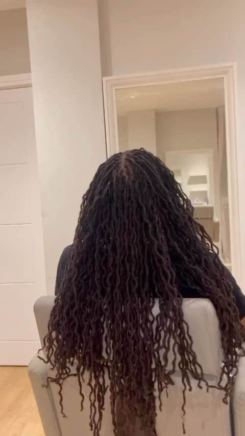 WRETCH 32のインスタグラム：「Random Sometimes I wonder how many locs are actually on my head. Cc @rvhairuk」