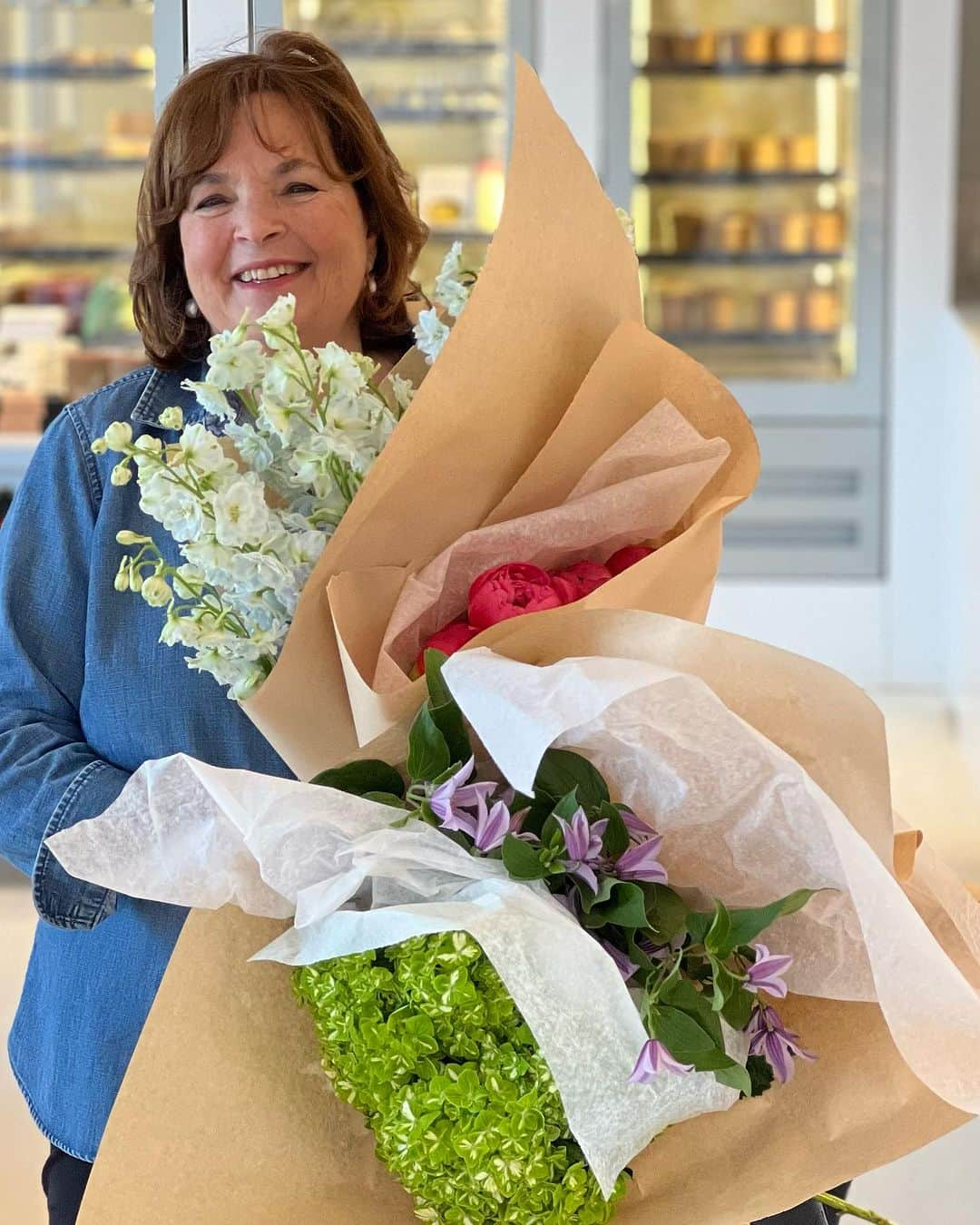 アイナ・ガーテンのインスタグラム：「This is what I do to get ready for a long holiday weekend!  What are you doing? ❤️❤️❤️ #delphinium #peonies #hydrangeas #clematis @sagharborflorist」