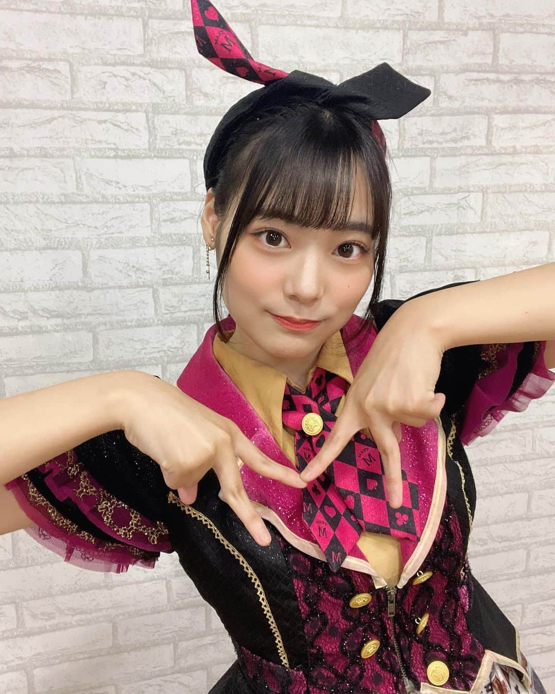 李始燕のインスタグラム：「本日の #恋は突然やってくる公演 で 卒業発表させて頂きました🎓  卒業は8月中を予定してます。  また短い期間ではなりますが、 最後まで自分らしくNMB48らしく 楽しみたいと思います  よろしくお願いします！  今日もたくさんの応援、 ありがとうございました！」