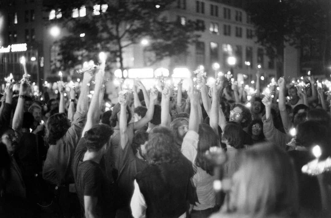 lifeさんのインスタグラム写真 - (lifeInstagram)「Taken from a photo story in 1971 covering the Gay Liberation Front Movement in the United States.   Two years after the Stonewall riots in New York sparked the modern gay rights movement in America, LIFE covered the anniversary of the tipping point for LGBTQ rights. Click the link in bio to see more from Silent No More: Early Days in the Fight for Gay Rights.   (📷 Grey Villet/LIFE Picture Collection)  #LIFEMagazine #LIFEArchive #GreyVillet #PrideMonth #GayLiberationFront #StonewallRiots #1960s #1970s #LGBTQ #Anniversary」7月1日 0時31分 - life