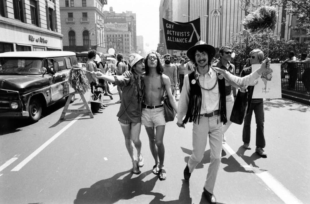 lifeのインスタグラム：「Taken from a photo story in 1971 covering the Gay Liberation Front Movement in the United States.   Two years after the Stonewall riots in New York sparked the modern gay rights movement in America, LIFE covered the anniversary of the tipping point for LGBTQ rights. Click the link in bio to see more from Silent No More: Early Days in the Fight for Gay Rights.   (📷 Grey Villet/LIFE Picture Collection)  #LIFEMagazine #LIFEArchive #GreyVillet #PrideMonth #GayLiberationFront #StonewallRiots #1960s #1970s #LGBTQ #Anniversary」