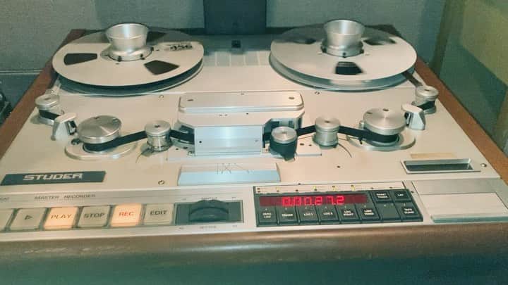 山田義孝のインスタグラム：「🔥🔥🔥 MIX作業✌︎ 真冬の曲。 『備忘録音』リリース直後だけど 新しい曲がどんどん出来てる✌︎ 凄く良い🔥🔥🔥」